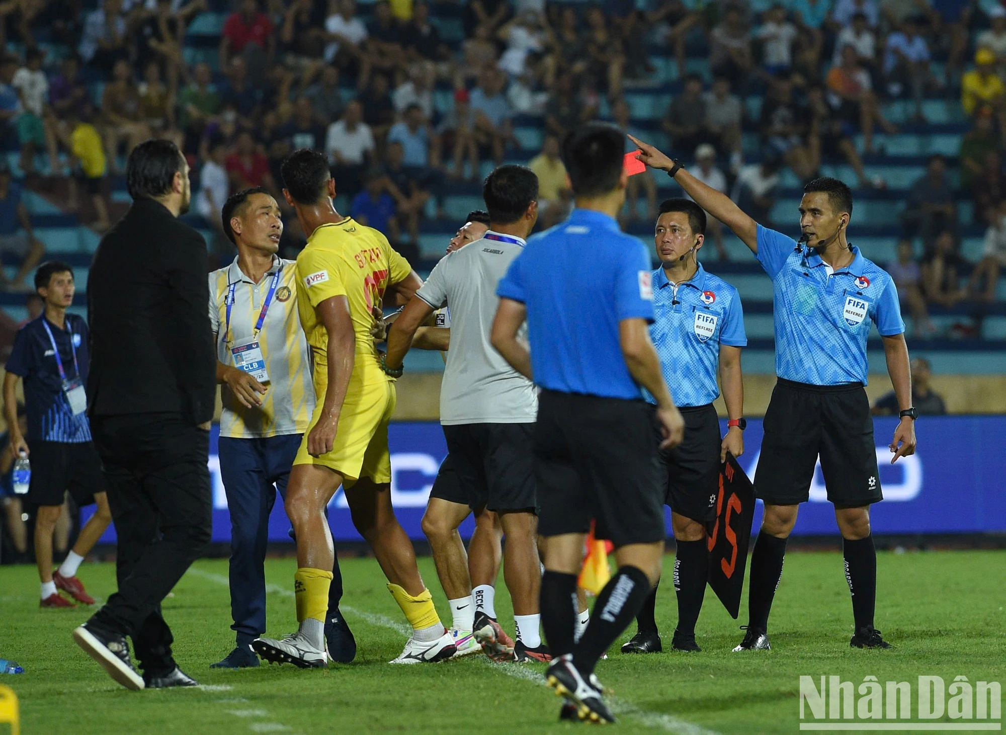 [Ảnh] Thắng đậm Thanh Hóa 3-0, Nam Định giành Siêu Cúp Quốc gia 2024 ảnh 12