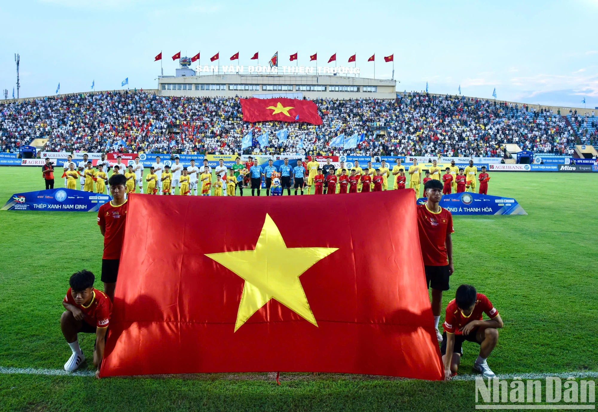 [Ảnh] Thắng đậm Thanh Hóa 3-0, Nam Định giành Siêu Cúp Quốc gia 2024 ảnh 3