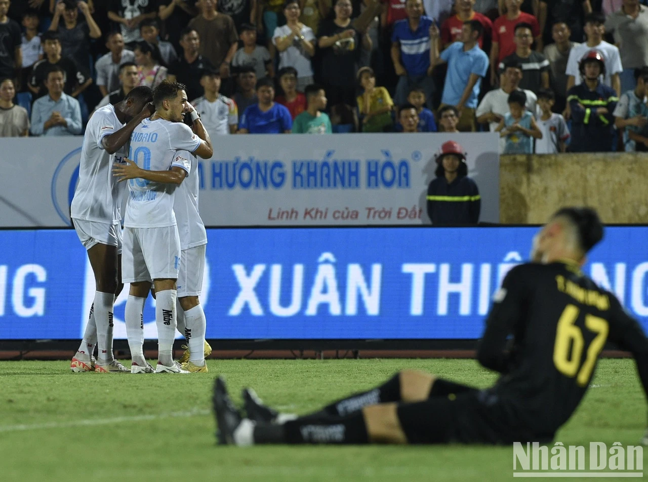 [Ảnh] Thắng đậm Thanh Hóa 3-0, Nam Định giành Siêu Cúp Quốc gia 2024 ảnh 11