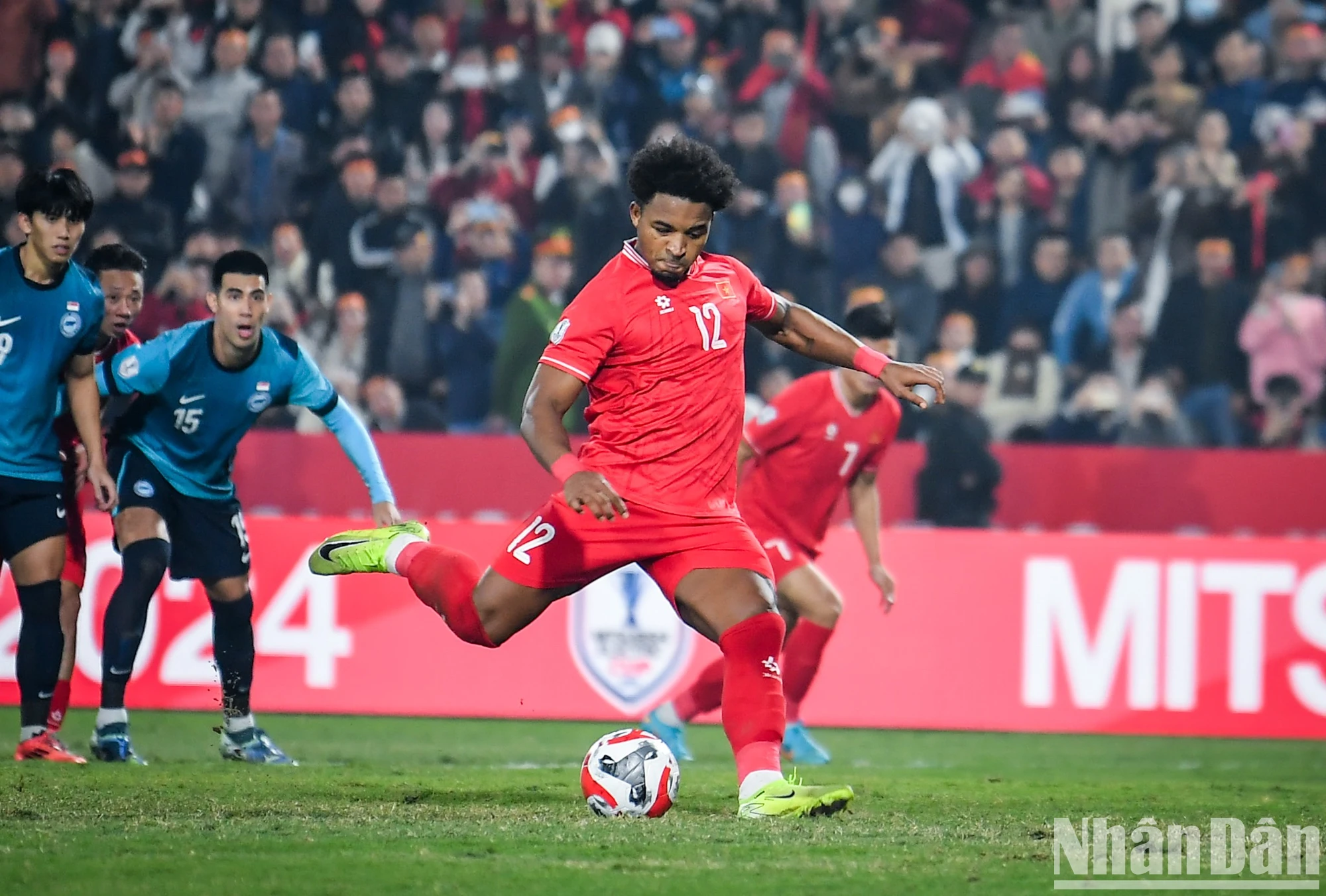 [Ảnh] Xuân Son lập cú đúp, đội tuyển Việt Nam thắng đội tuyển Singapore 3-1 ảnh 8