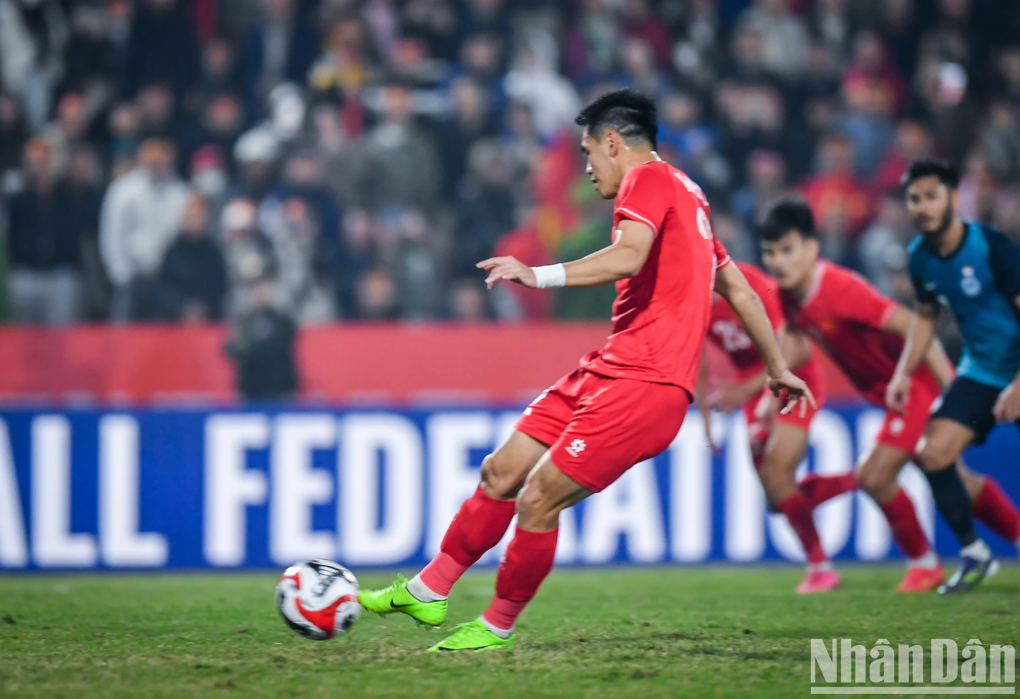 [Ảnh] Xuân Son lập cú đúp, đội tuyển Việt Nam thắng đội tuyển Singapore 3-1 ảnh 13