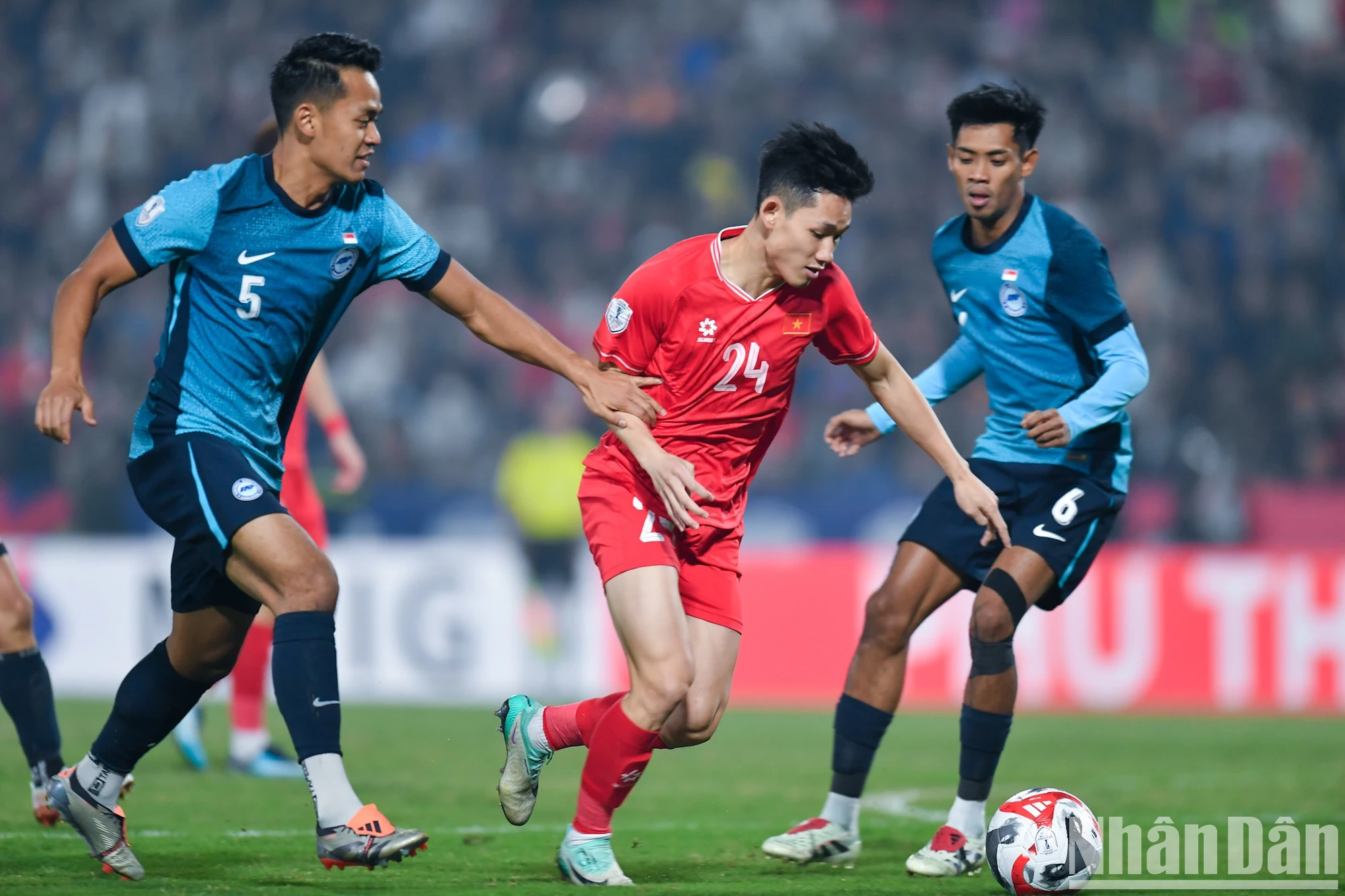 [Ảnh] Xuân Son lập cú đúp, đội tuyển Việt Nam thắng đội tuyển Singapore 3-1 ảnh 5