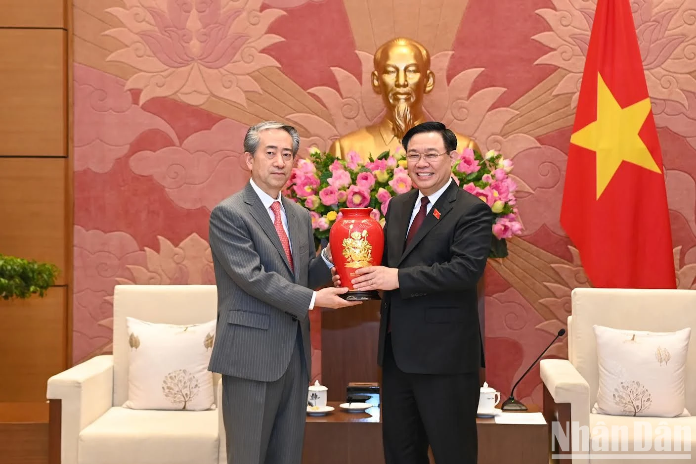 View - [Ảnh] Chủ tịch Quốc hội Vương Đình Huệ tiếp Đại sứ Trung Quốc tại Việt Nam 