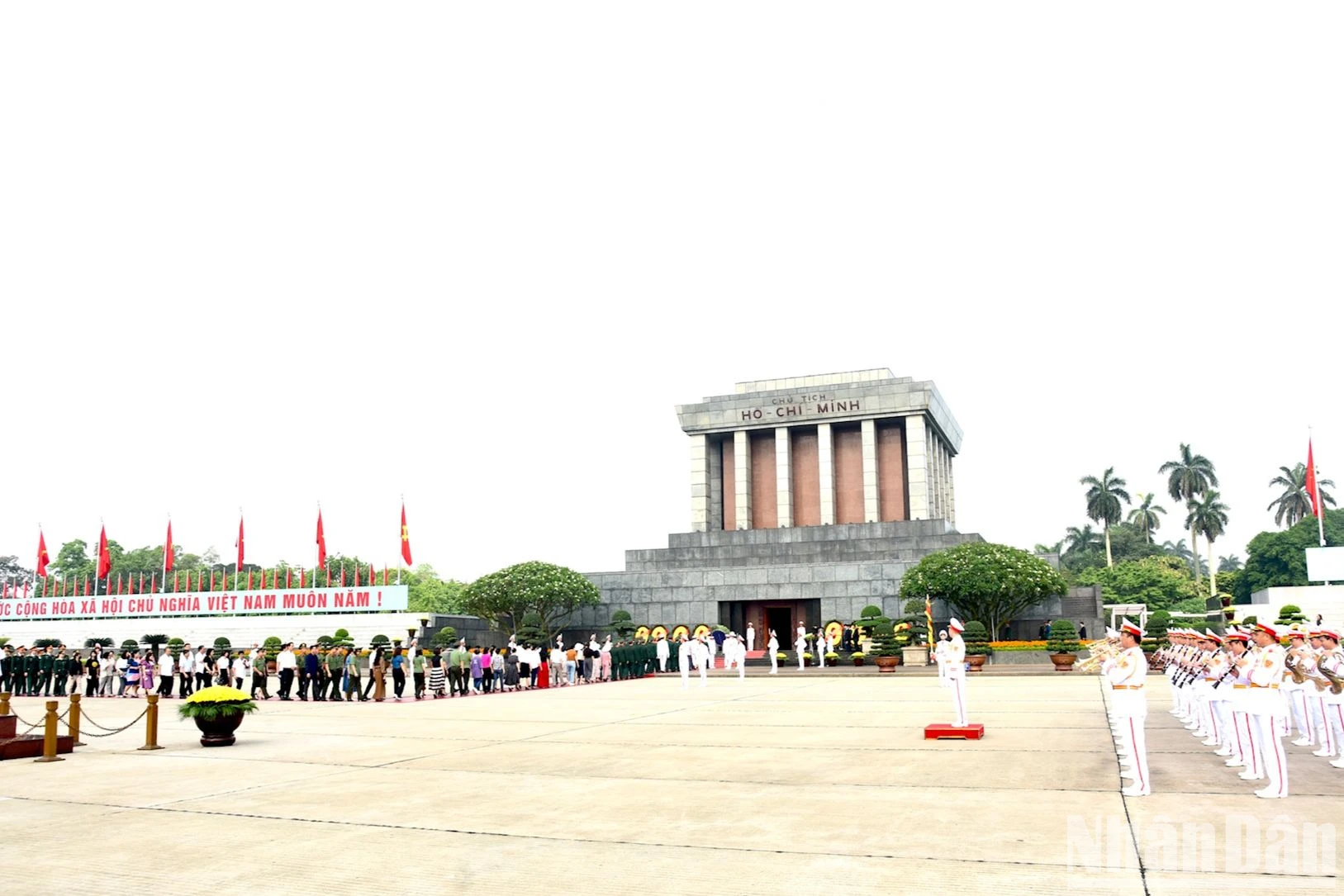 [Ảnh] Lãnh đạo Đảng, Nhà nước vào Lăng viếng Chủ tịch Hồ Chí Minh ảnh 6