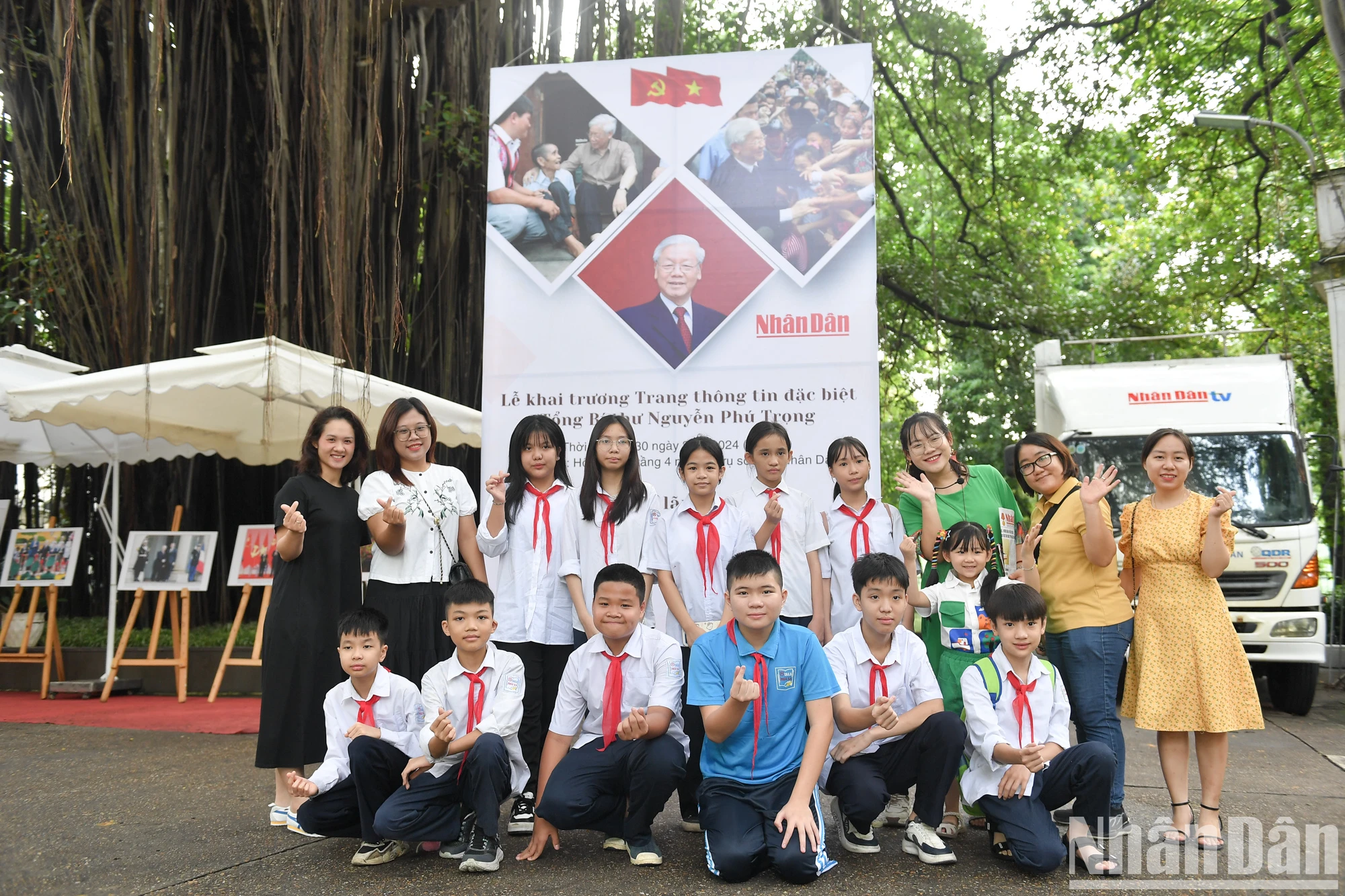 Triển lãm ảnh Tổng Bí thư Nguyễn Phú Trọng: Điểm đến hấp dẫn của người dân Thủ đô ảnh 4