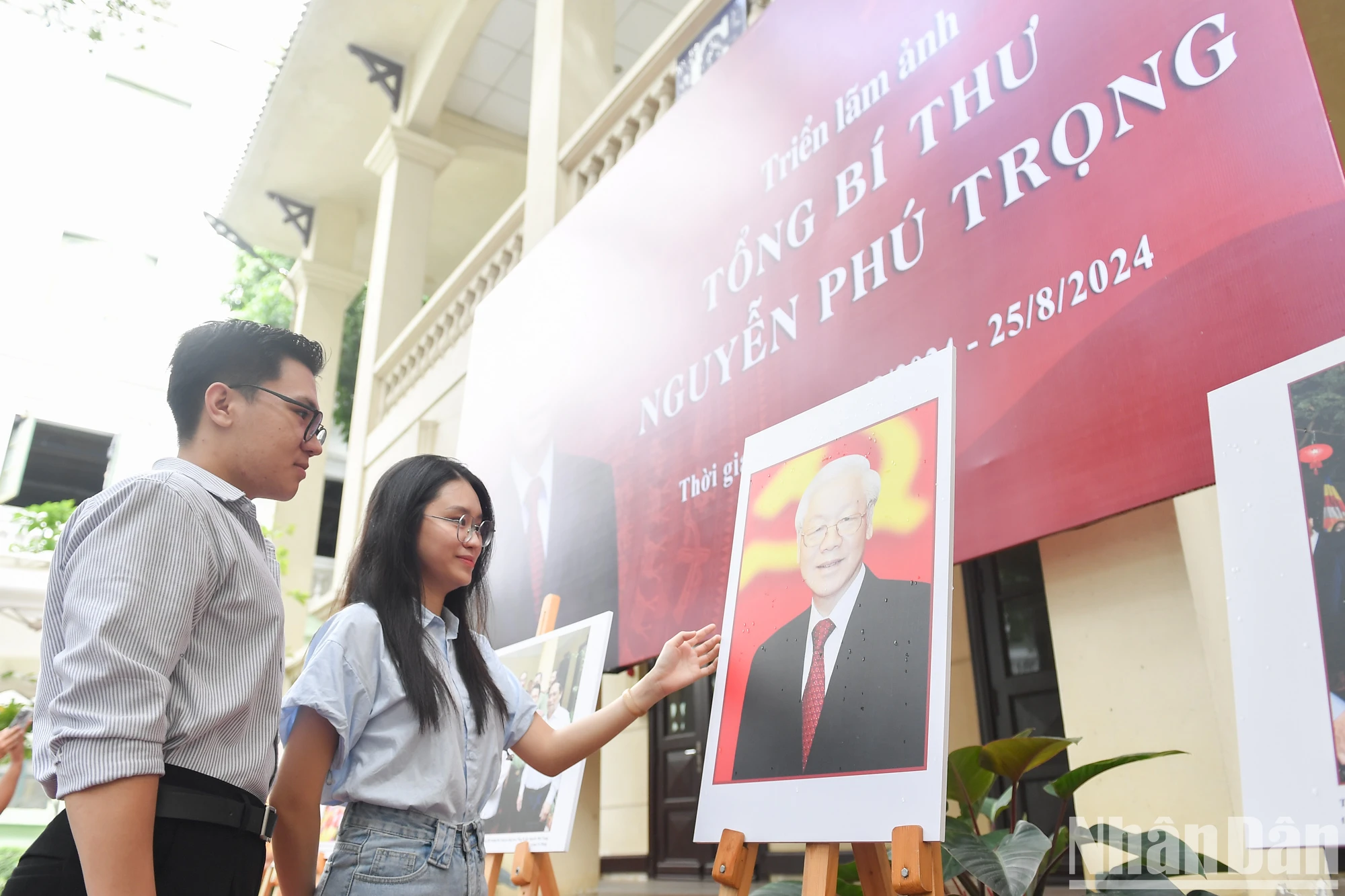 Triển lãm ảnh Tổng Bí thư Nguyễn Phú Trọng: Điểm đến hấp dẫn của người dân Thủ đô ảnh 9