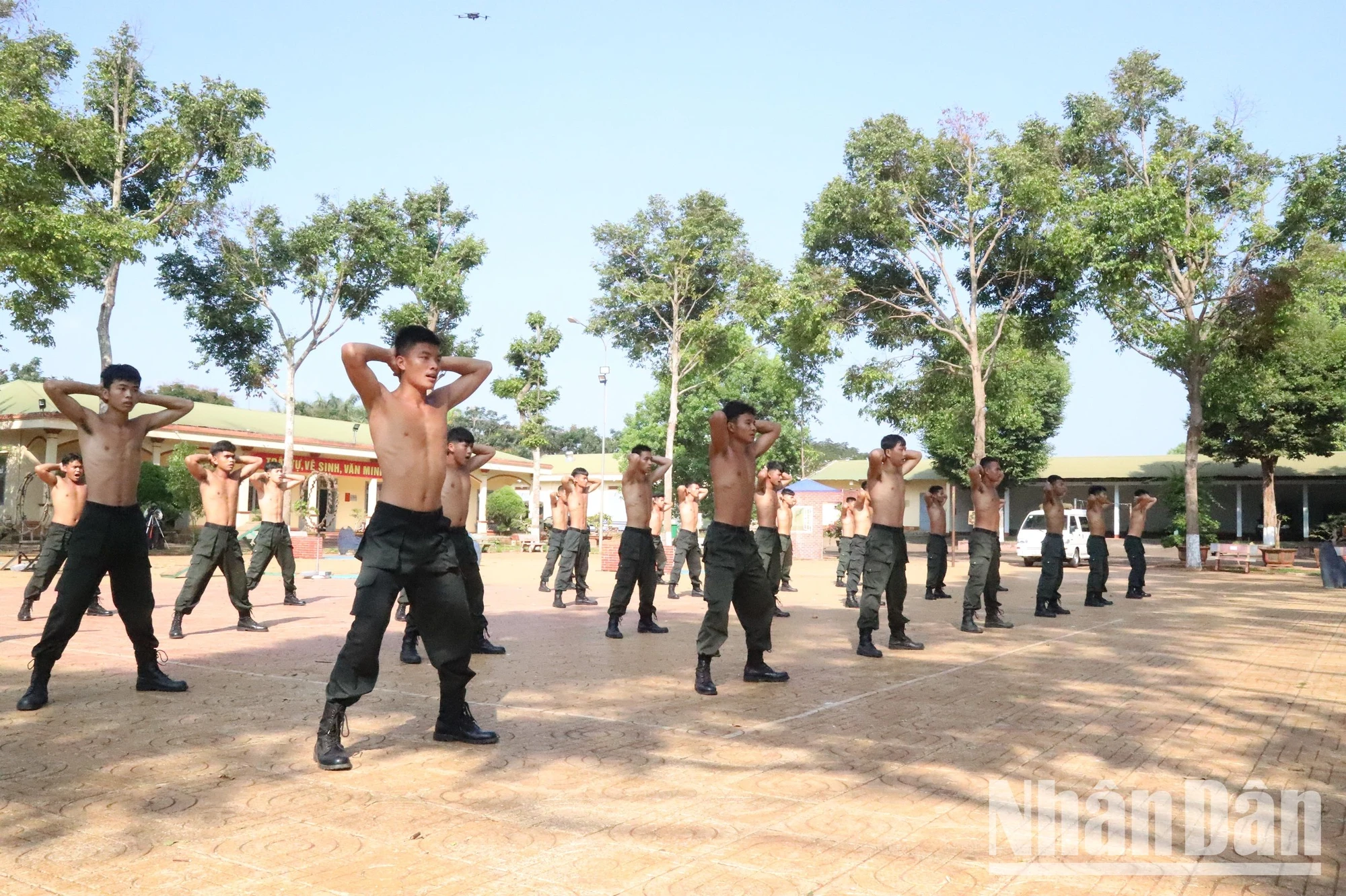 Xứng đáng là “Thanh bảo kiếm” bảo vệ cuộc sống bình yên cho nhân dân Đắk Lắk ảnh 2