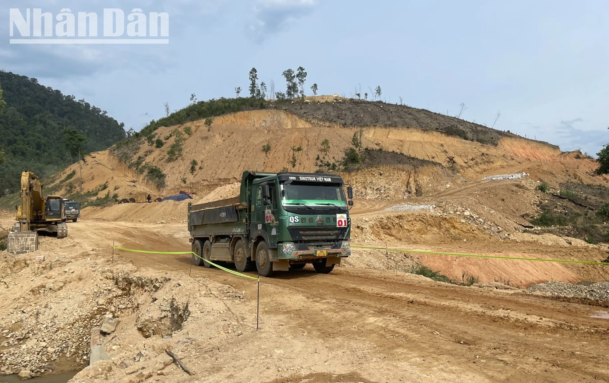 [Ảnh] Ở nơi “thâm sơn cùng cốc” đang làm cao tốc nối rừng và biển ảnh 6