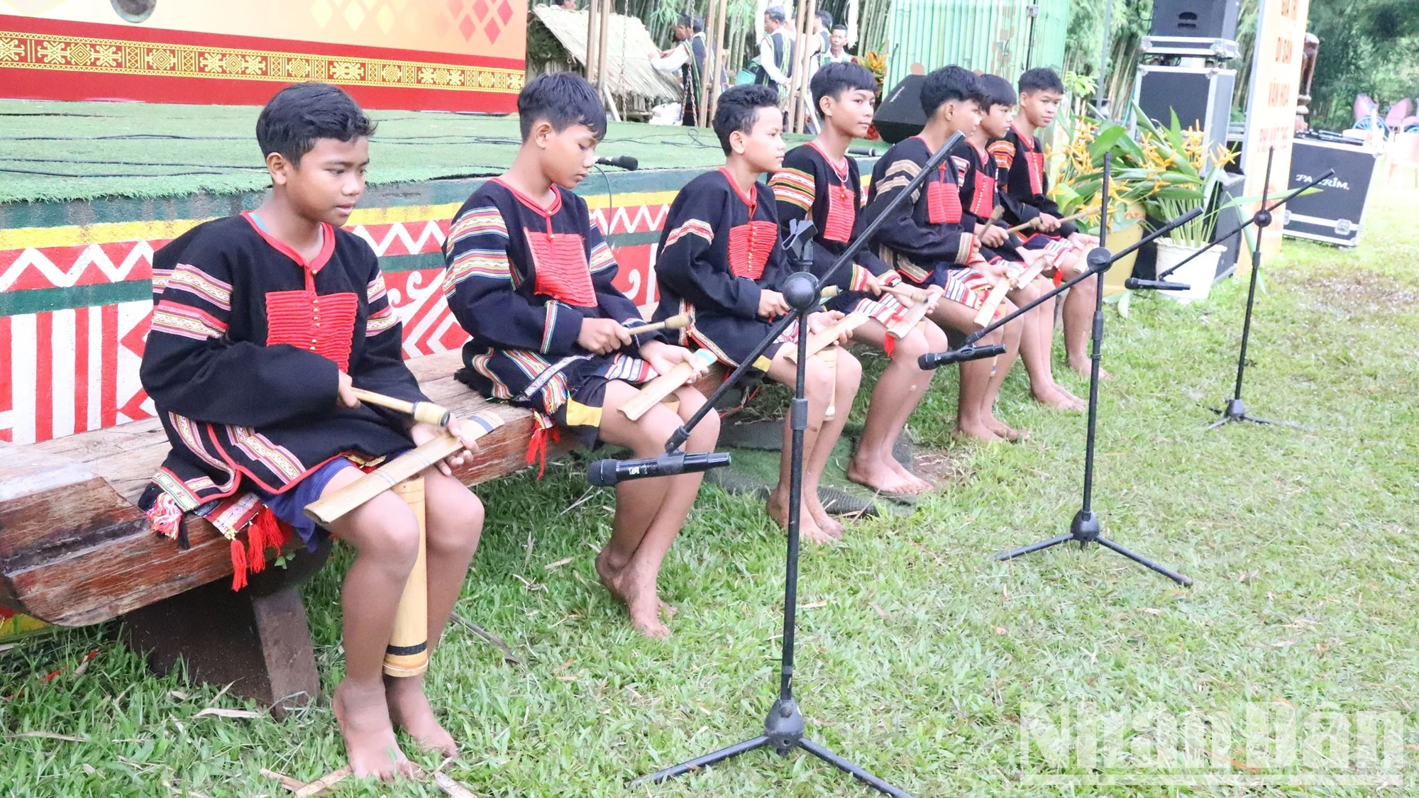 Buôn làng vang tiếng cồng chiêng chào đón Quốc khánh 2/9 ảnh 7