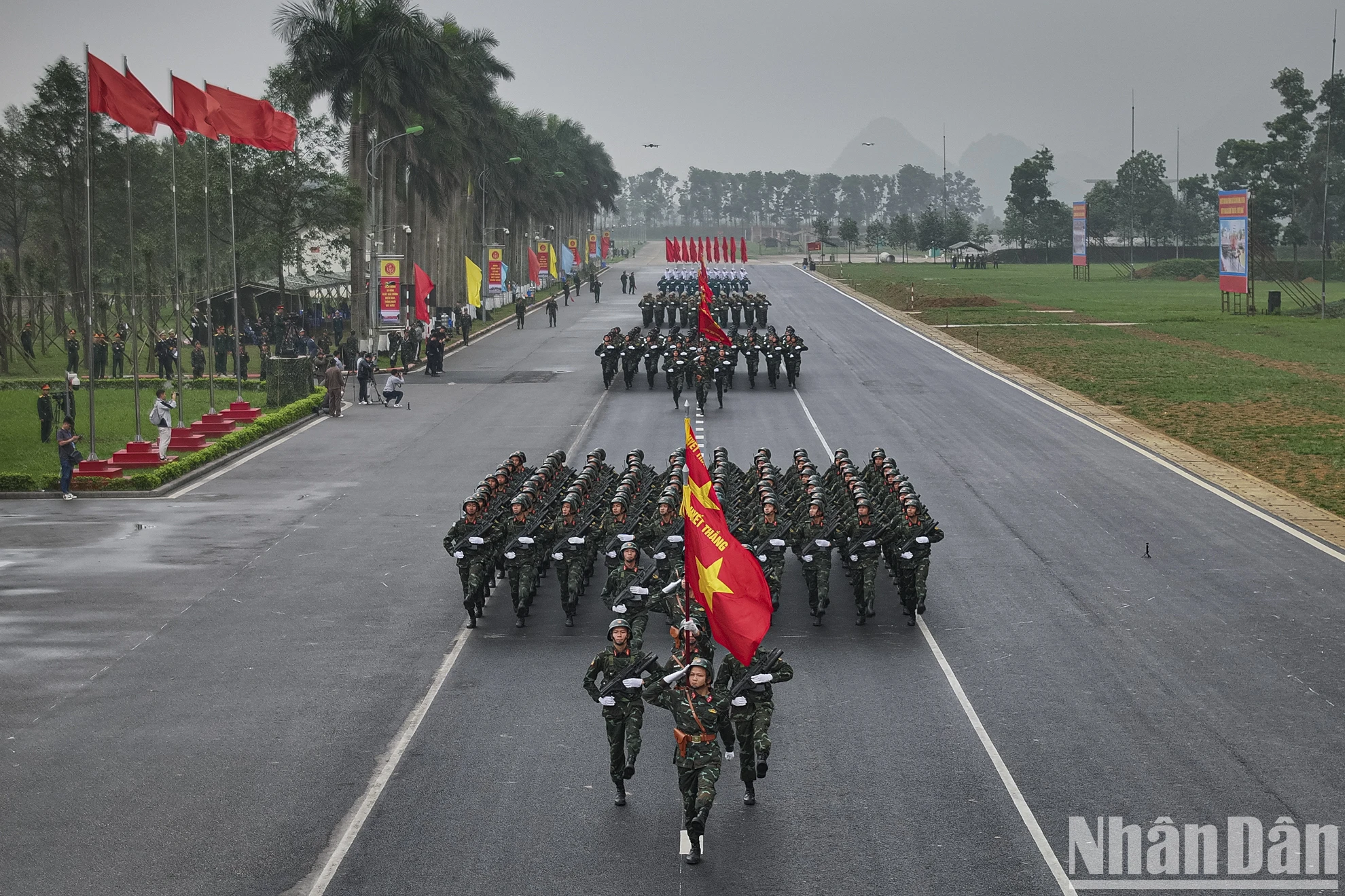 [Ảnh] Hợp luyện diễu binh, diễu hành kỷ niệm 50 năm Ngày Giải phóng miền nam, thống nhất đất nước ảnh 6