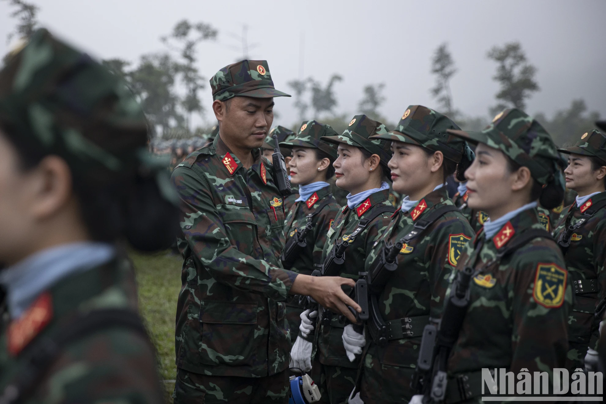 [Ảnh] Hợp luyện diễu binh, diễu hành kỷ niệm 50 năm Ngày Giải phóng miền nam, thống nhất đất nước ảnh 9