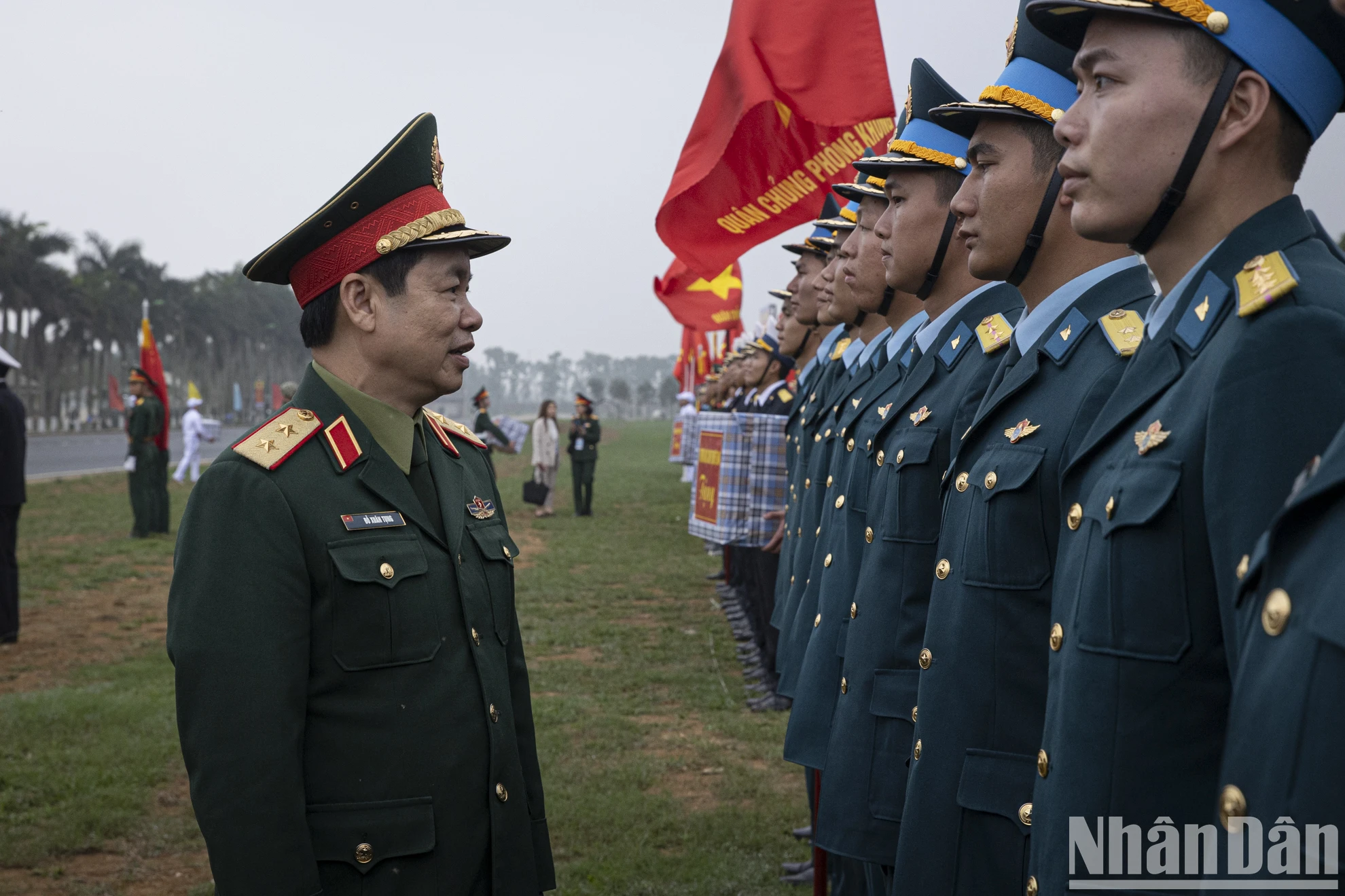 [Ảnh] Hợp luyện diễu binh, diễu hành kỷ niệm 50 năm Ngày Giải phóng miền nam, thống nhất đất nước ảnh 12