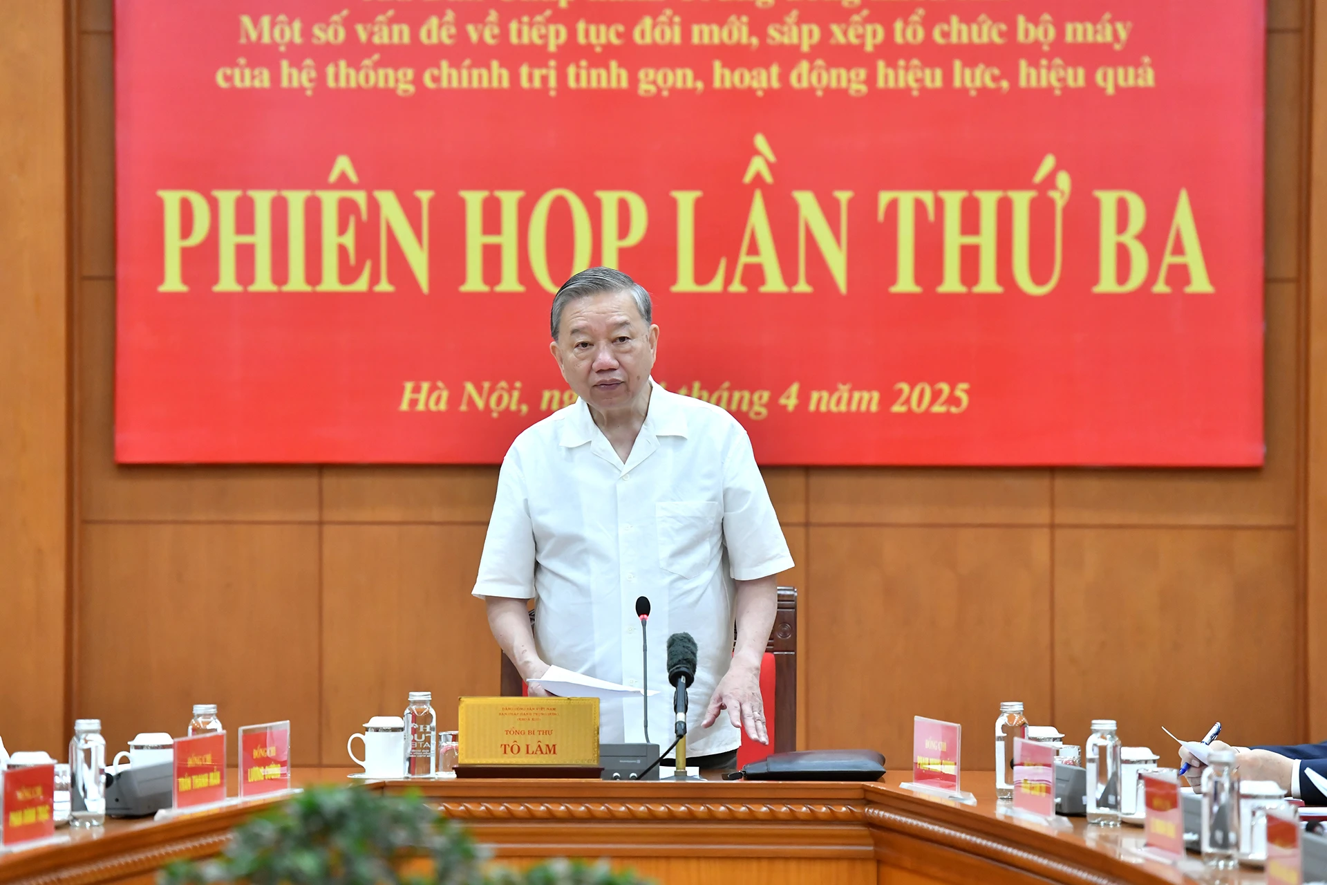 [Ảnh] Tổng Bí thư Tô Lâm chủ trì Phiên họp lần thứ ba về tổng kết việc thực hiện Nghị quyết số 18-NQ/TW ảnh 8