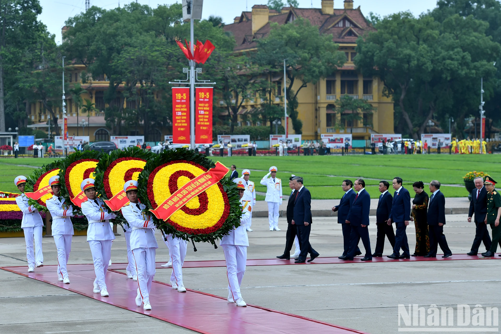 [Ảnh] Các đồng chí lãnh đạo Đảng, Nhà nước vào Lăng viếng Chủ tịch Hồ Chí Minh ảnh 1
