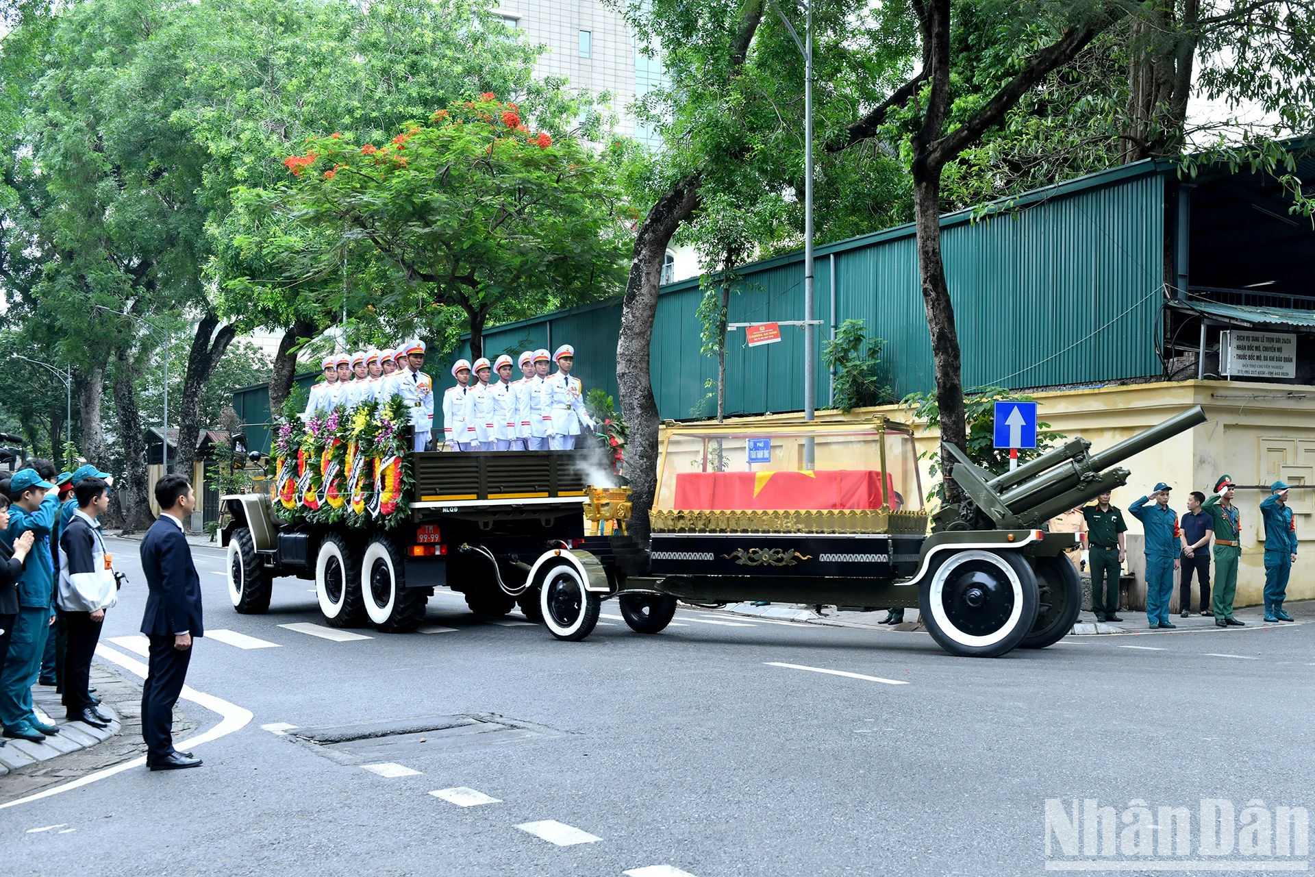 [Ảnh] Toàn cảnh Lễ truy điệu và đưa tang nguyên Chủ tịch nước Trần Đức Lương ảnh 13