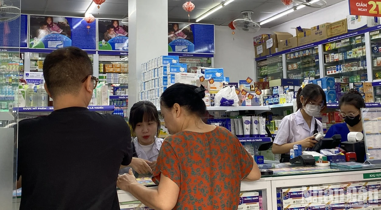 Vừa cõng bệnh, vừa gánh nỗi lo thuốc giả ảnh 1