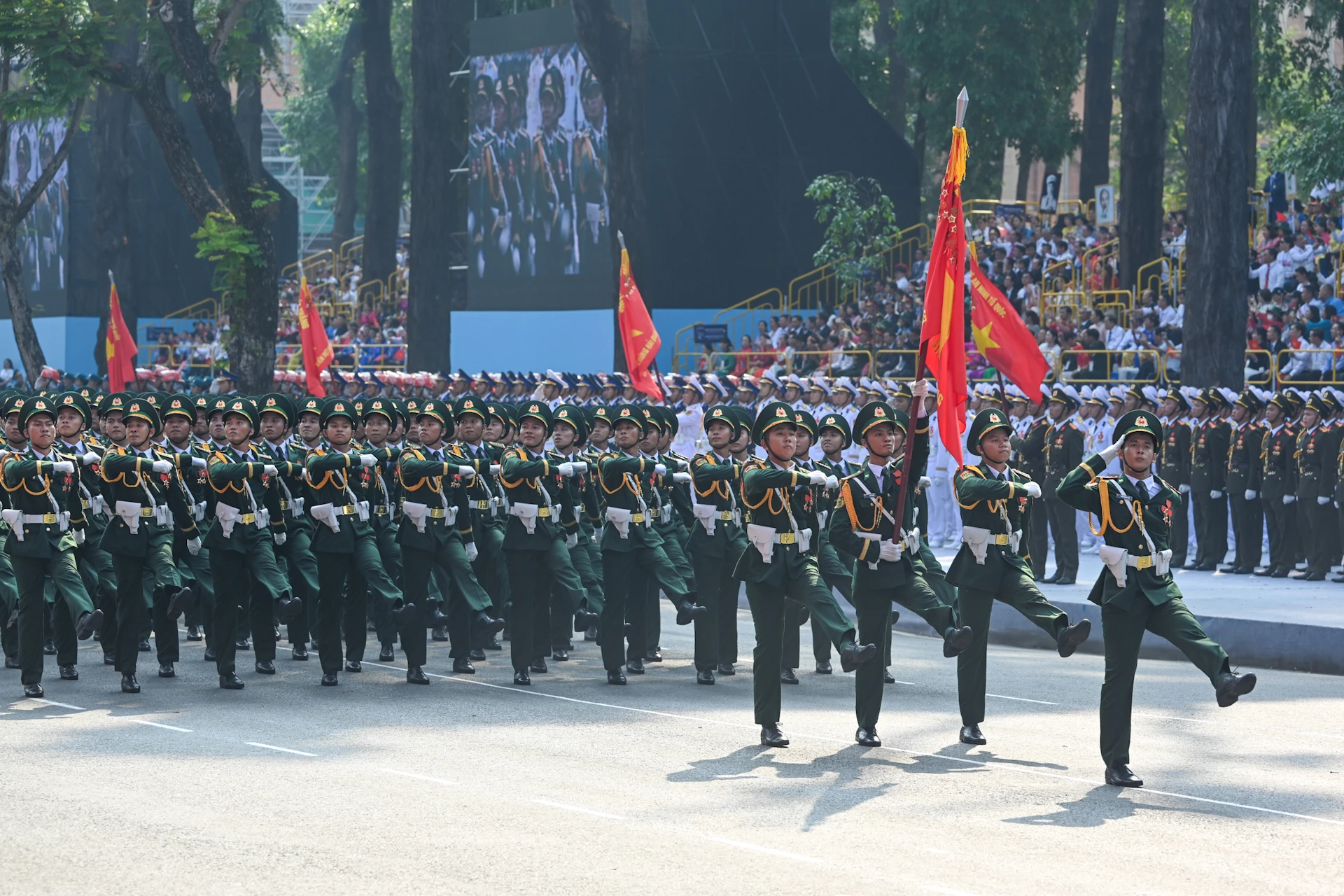 [Ảnh] Toàn cảnh lễ diễu binh, diễu hành kỷ niệm 50 năm Giải phóng miền nam, thống nhất đất nước ảnh 18