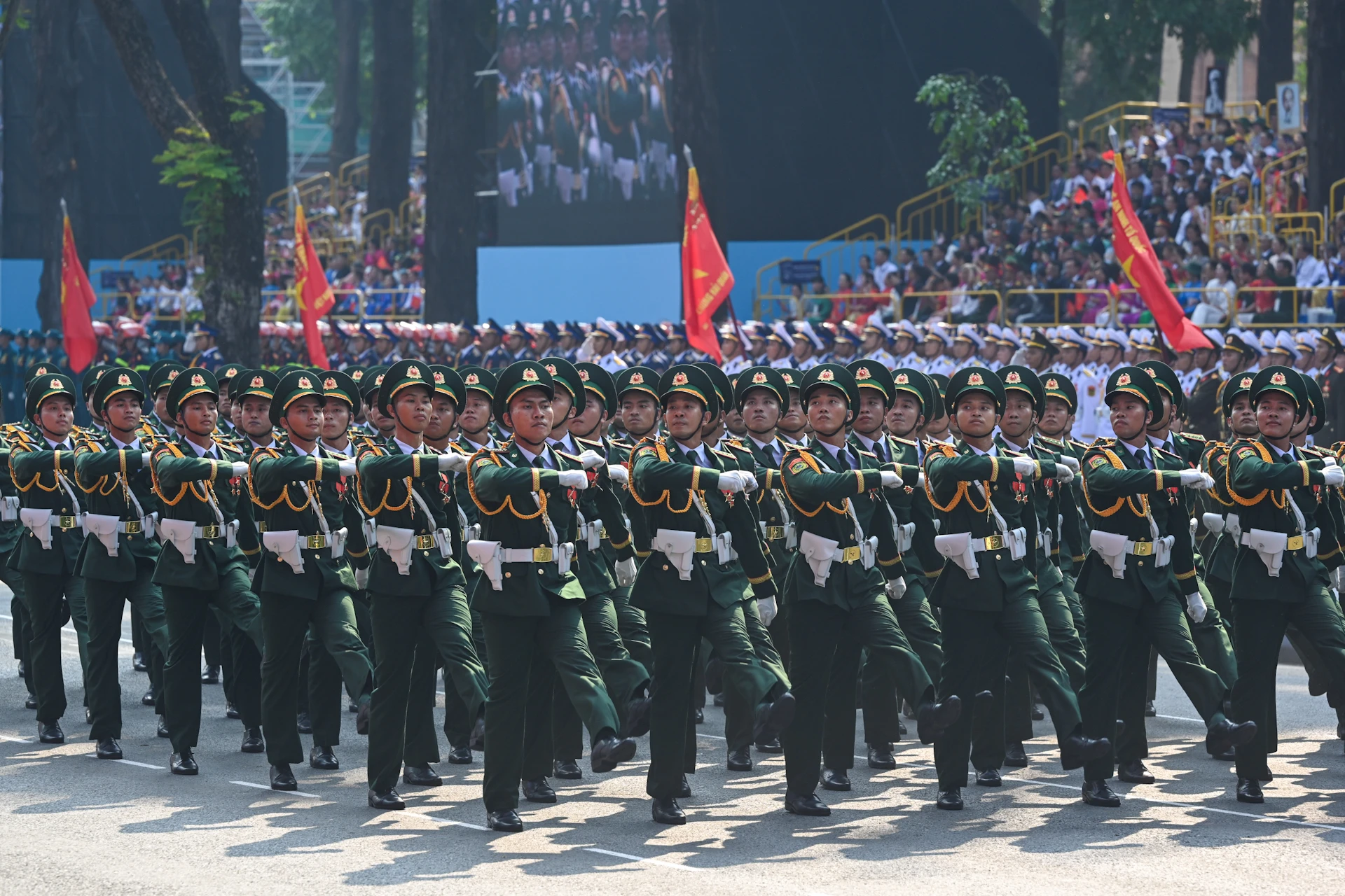 [Ảnh] Toàn cảnh lễ diễu binh, diễu hành kỷ niệm 50 năm Giải phóng miền nam, thống nhất đất nước ảnh 25