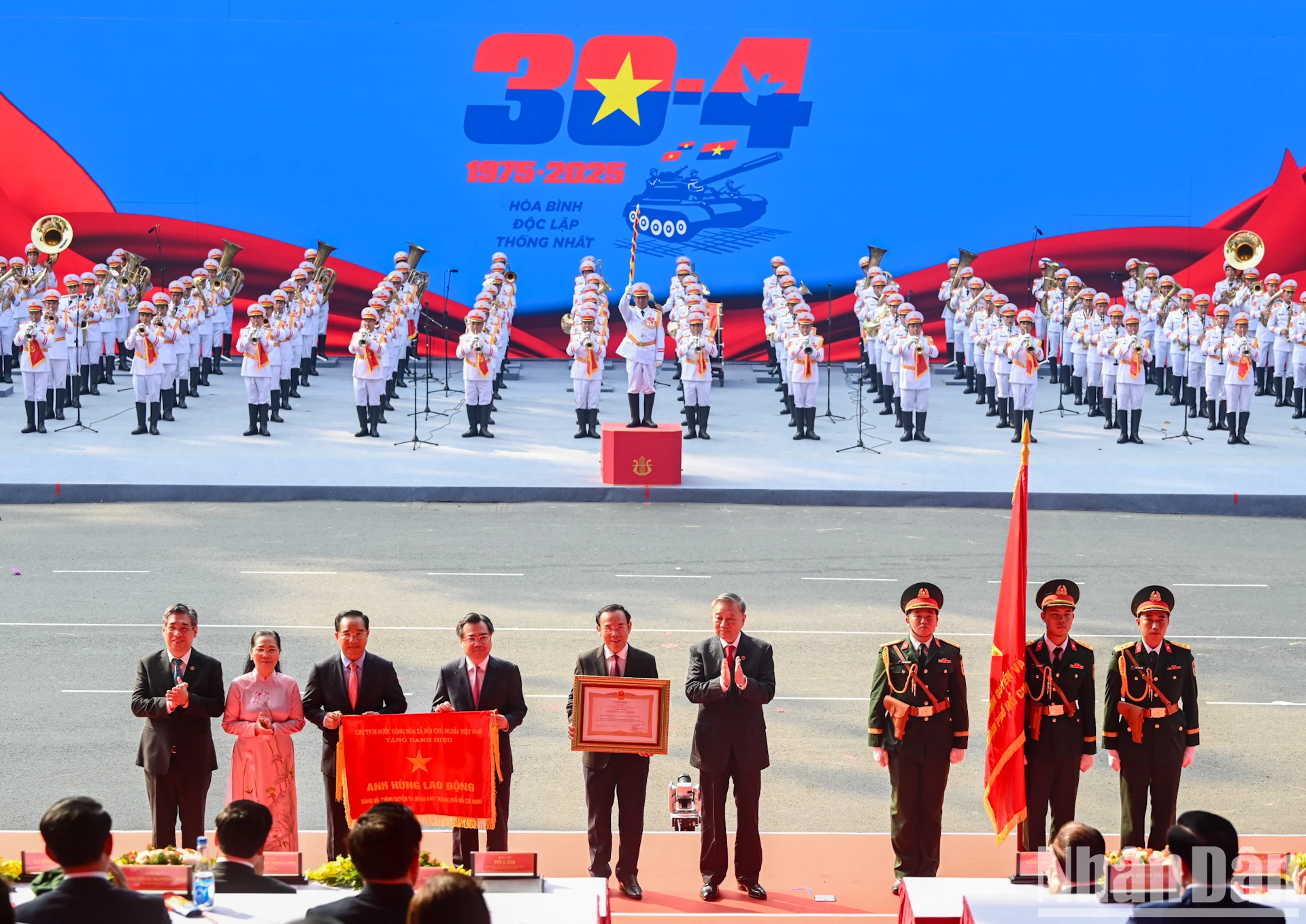 [Ảnh] Toàn cảnh lễ diễu binh, diễu hành kỷ niệm 50 năm Giải phóng miền nam, thống nhất đất nước ảnh 5