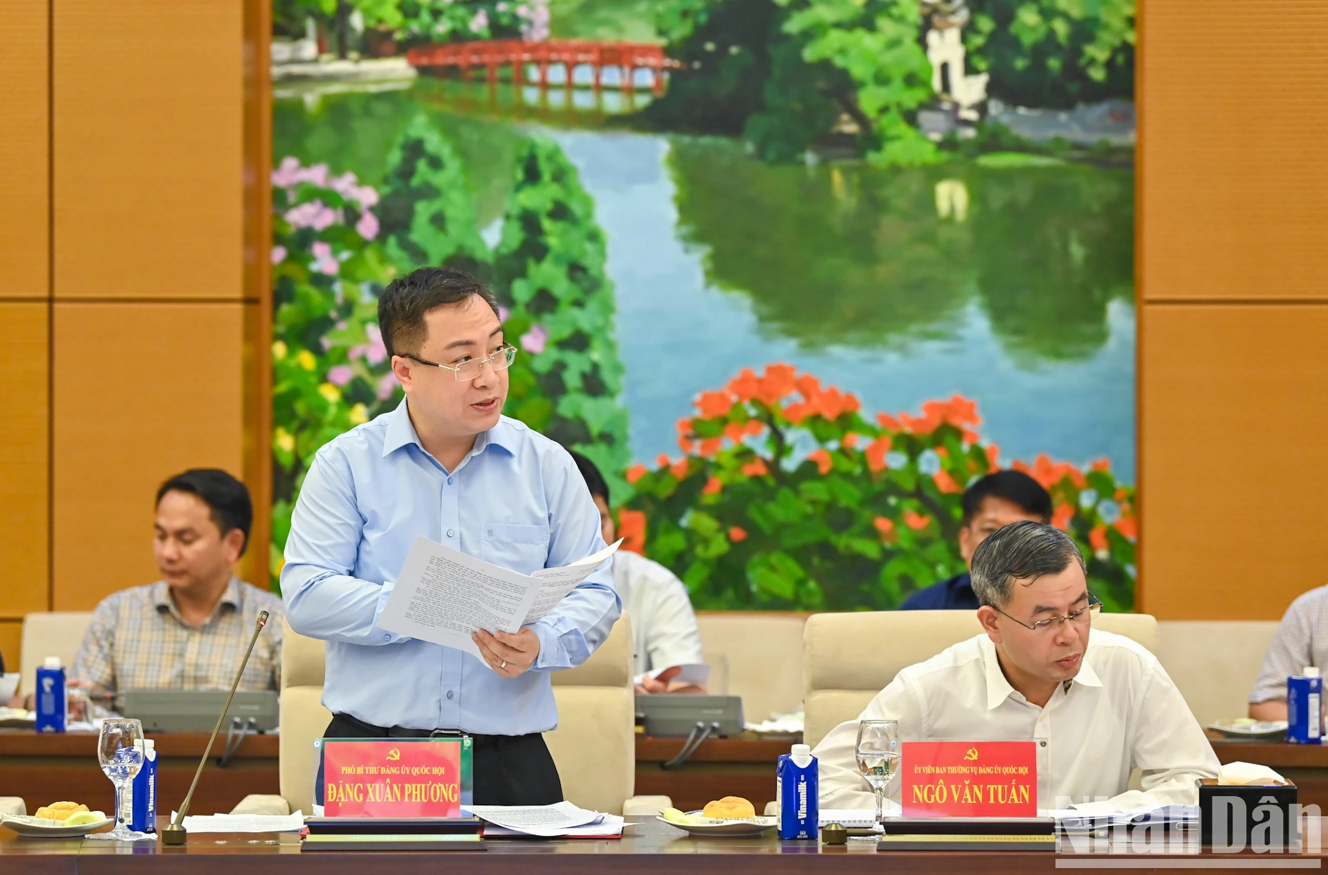 [Ảnh] Chủ tịch Quốc hội Trần Thanh Mẫn chủ trì phiên họp Tiểu ban Văn kiện Đại hội đại biểu Đảng bộ Quốc hội lần thứ nhất ảnh 7