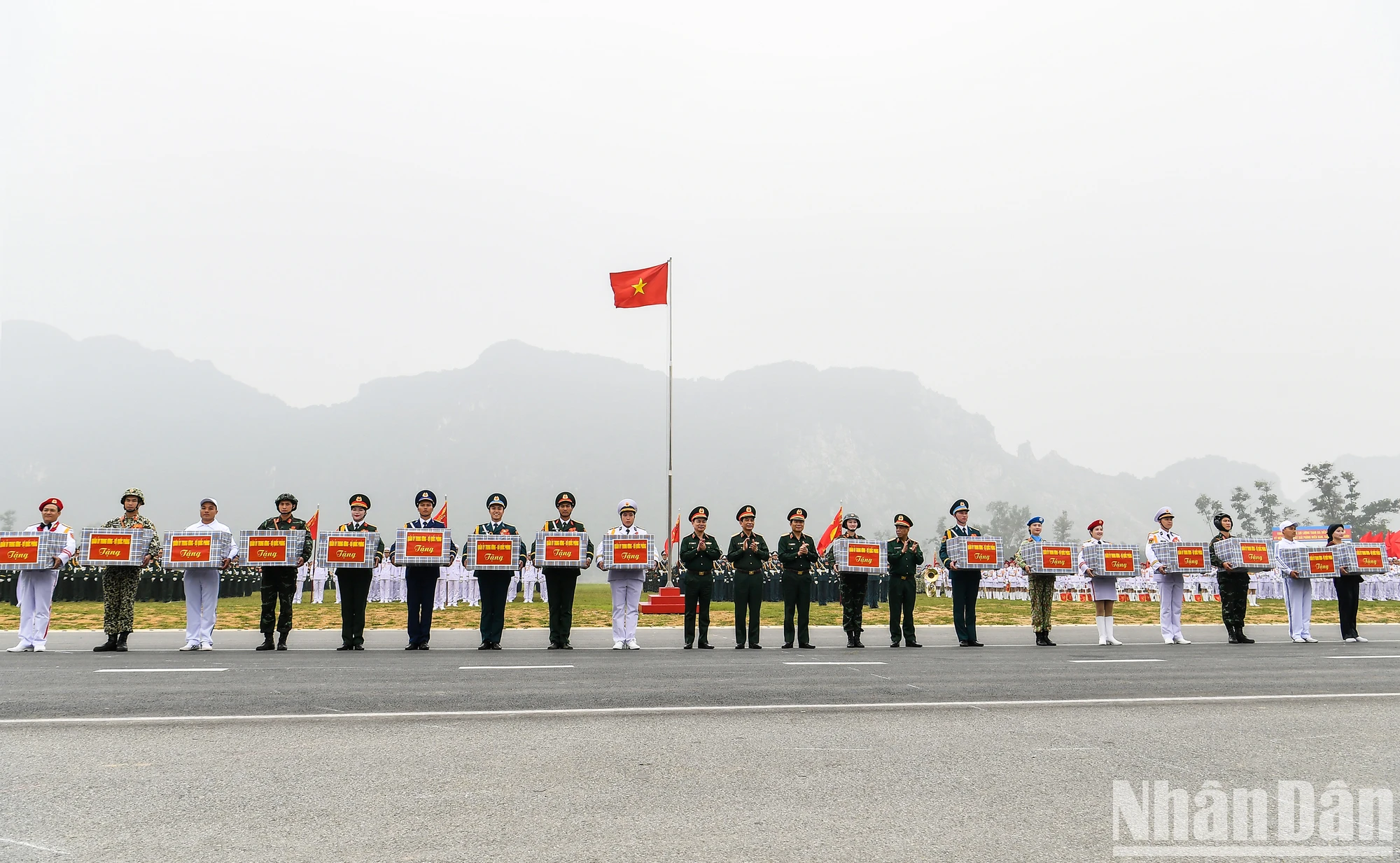 [Ảnh] Bộ trưởng Quốc phòng chủ trì kiểm tra hợp luyện diễu binh, diễu hành ảnh 12