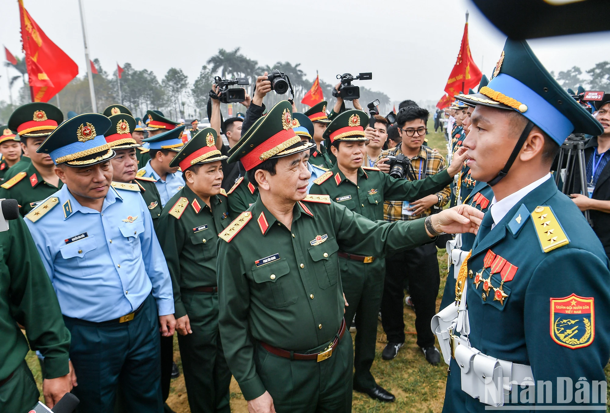 [Ảnh] Bộ trưởng Quốc phòng chủ trì kiểm tra hợp luyện diễu binh, diễu hành ảnh 14