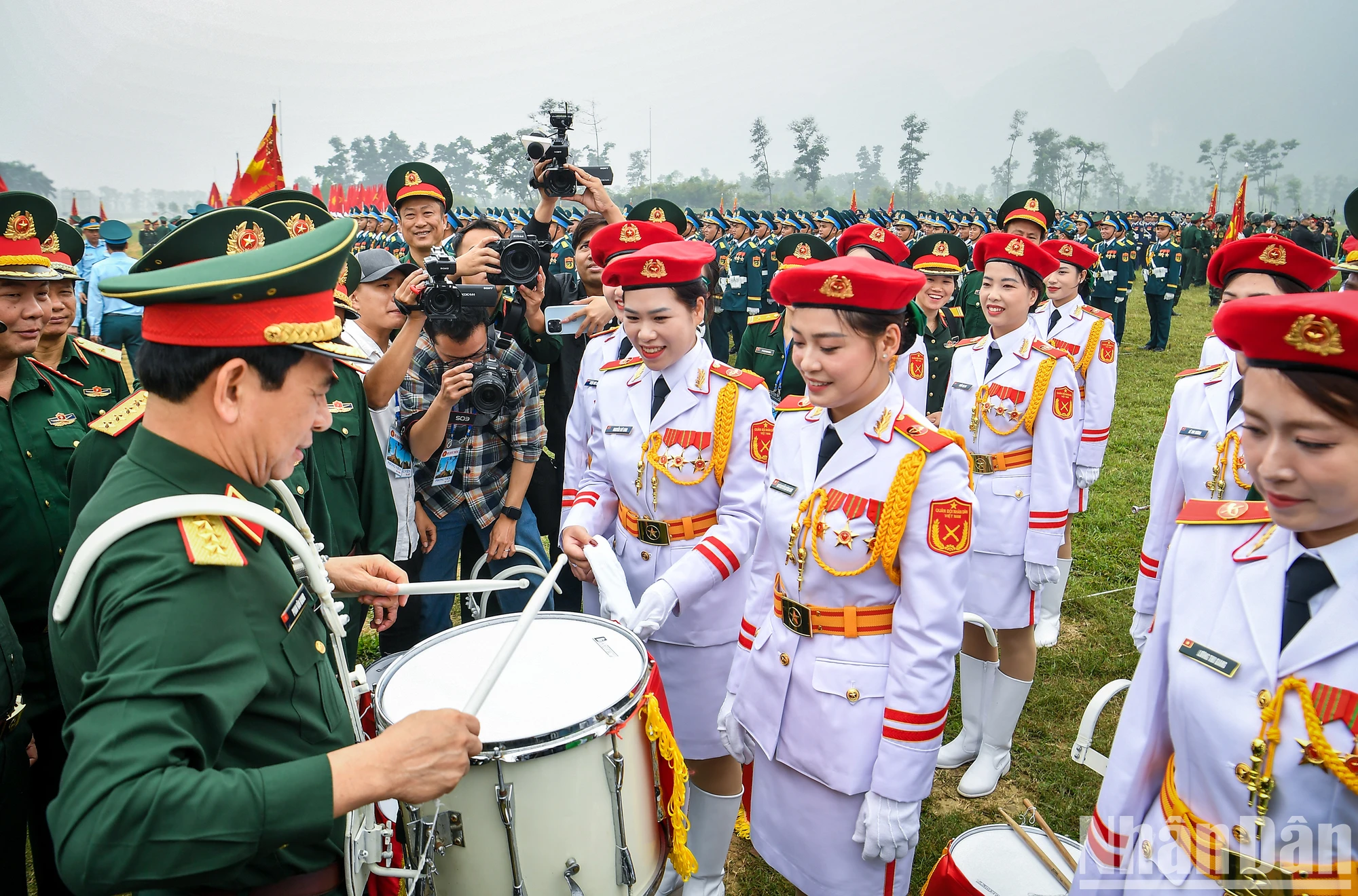 [Ảnh] Bộ trưởng Quốc phòng chủ trì kiểm tra hợp luyện diễu binh, diễu hành ảnh 15