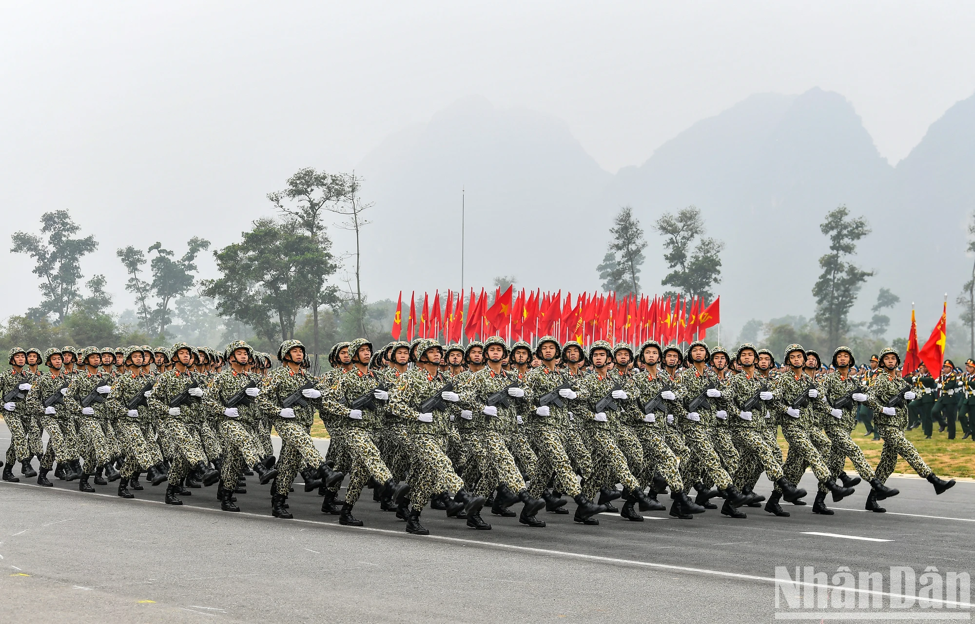 [Ảnh] Bộ trưởng Quốc phòng chủ trì kiểm tra hợp luyện diễu binh, diễu hành ảnh 1