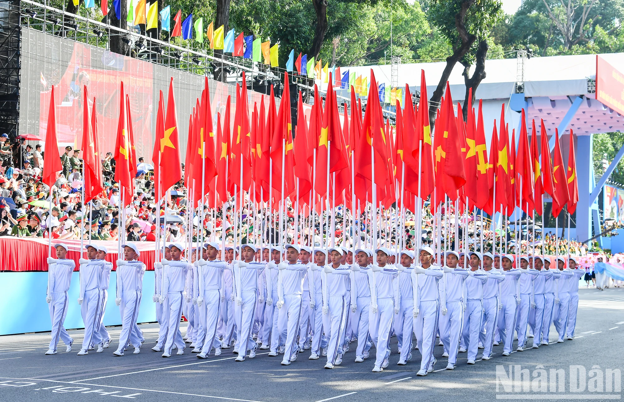 [Ảnh] Hoành tráng màn tổng duyệt lễ diễu binh, diễu hành kỷ niệm 50 năm thống nhất đất nước ảnh 9