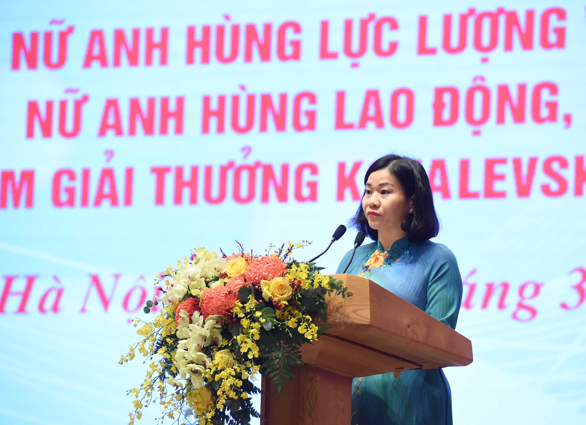 [Ảnh] Thủ tướng Phạm Minh Chính gặp mặt nữ Anh hùng, nhà khoa học nhận giải Giải thưởng Kovalevskaia ảnh 4