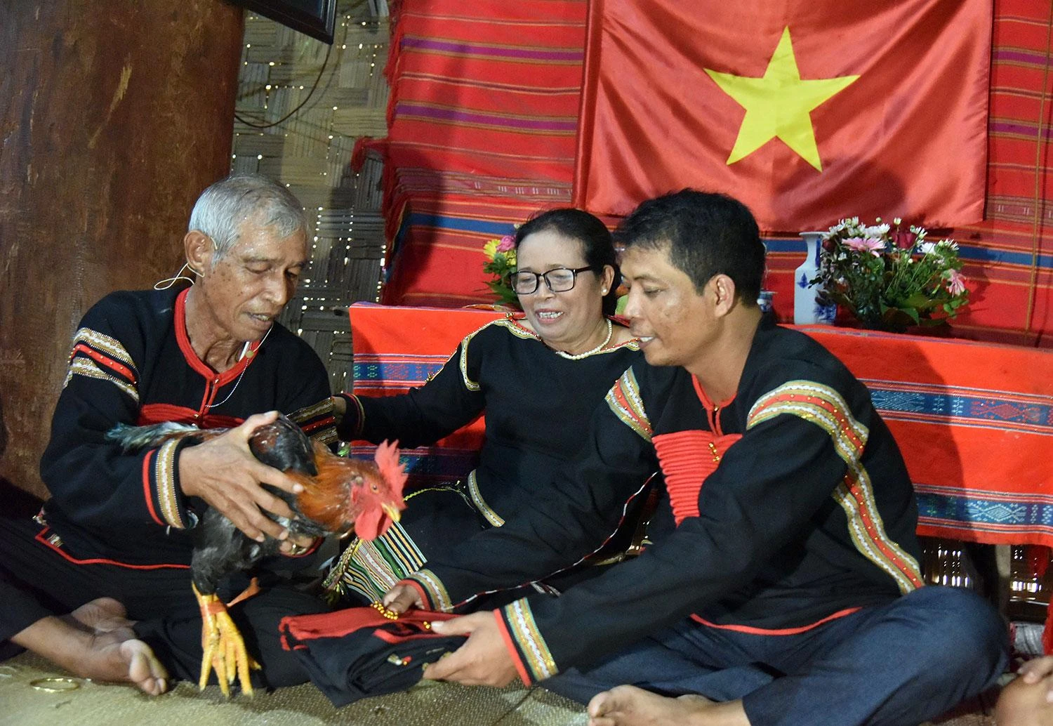 Độc đáo Lễ kết nghĩa Mẹ-Con của dân tộc Ê-đê ảnh 2