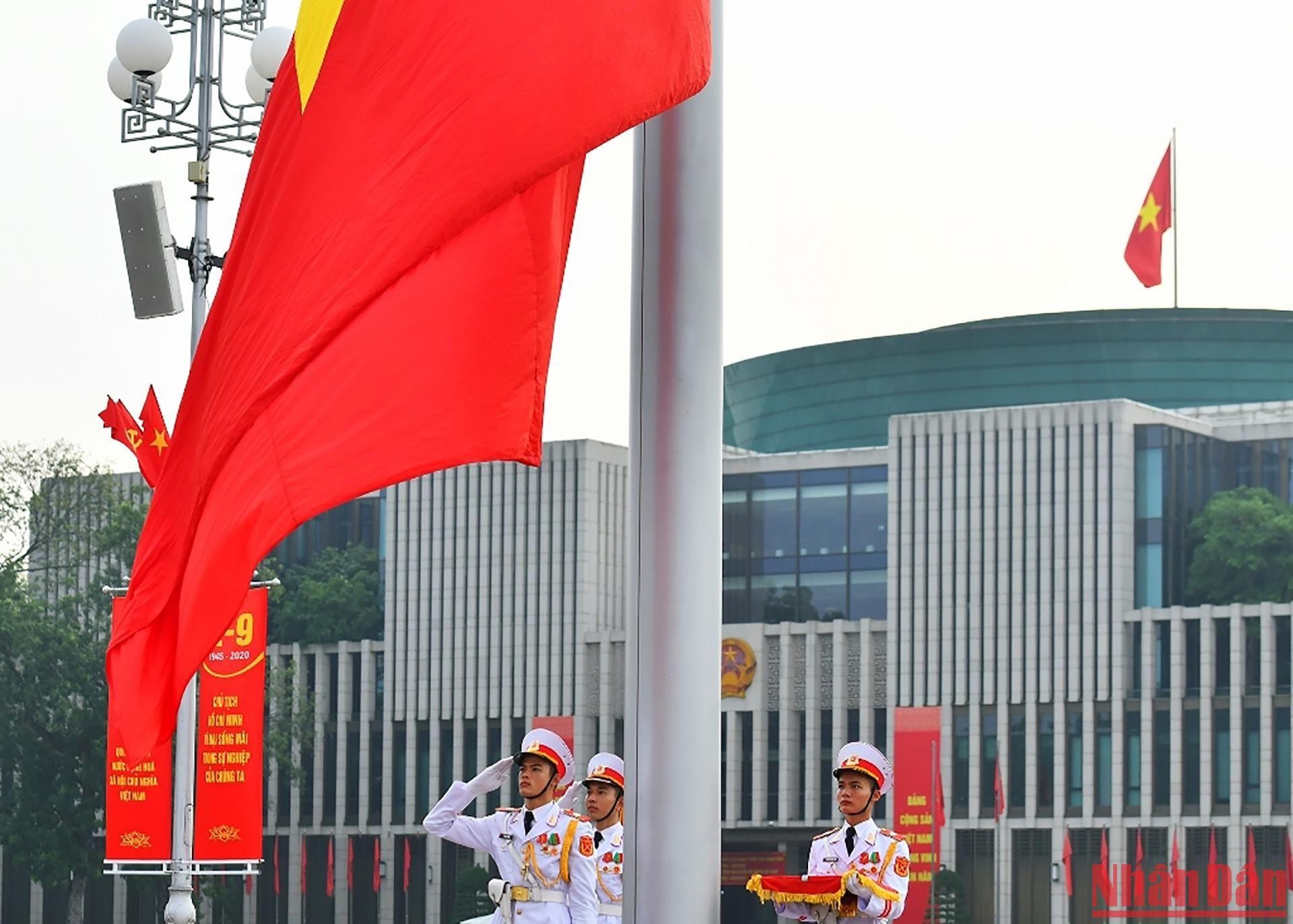 Cờ đỏ sao vàng - biểu tượng thiêng liêng đặc biệt của dân tộc Việt Nam ảnh 5