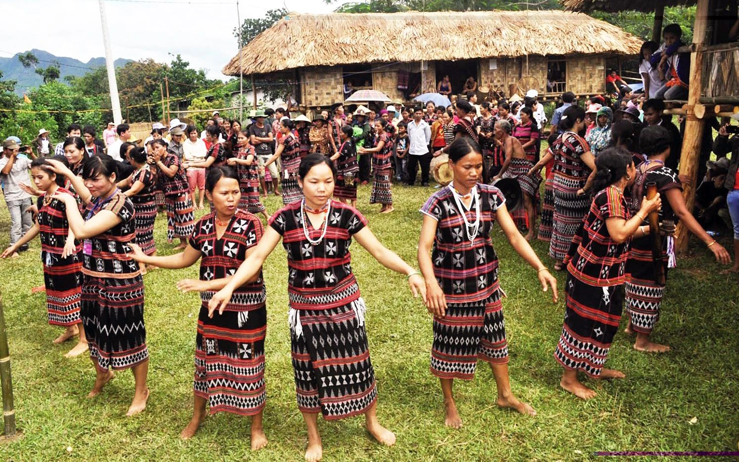 Dân tộc Tà Ôi ảnh 1