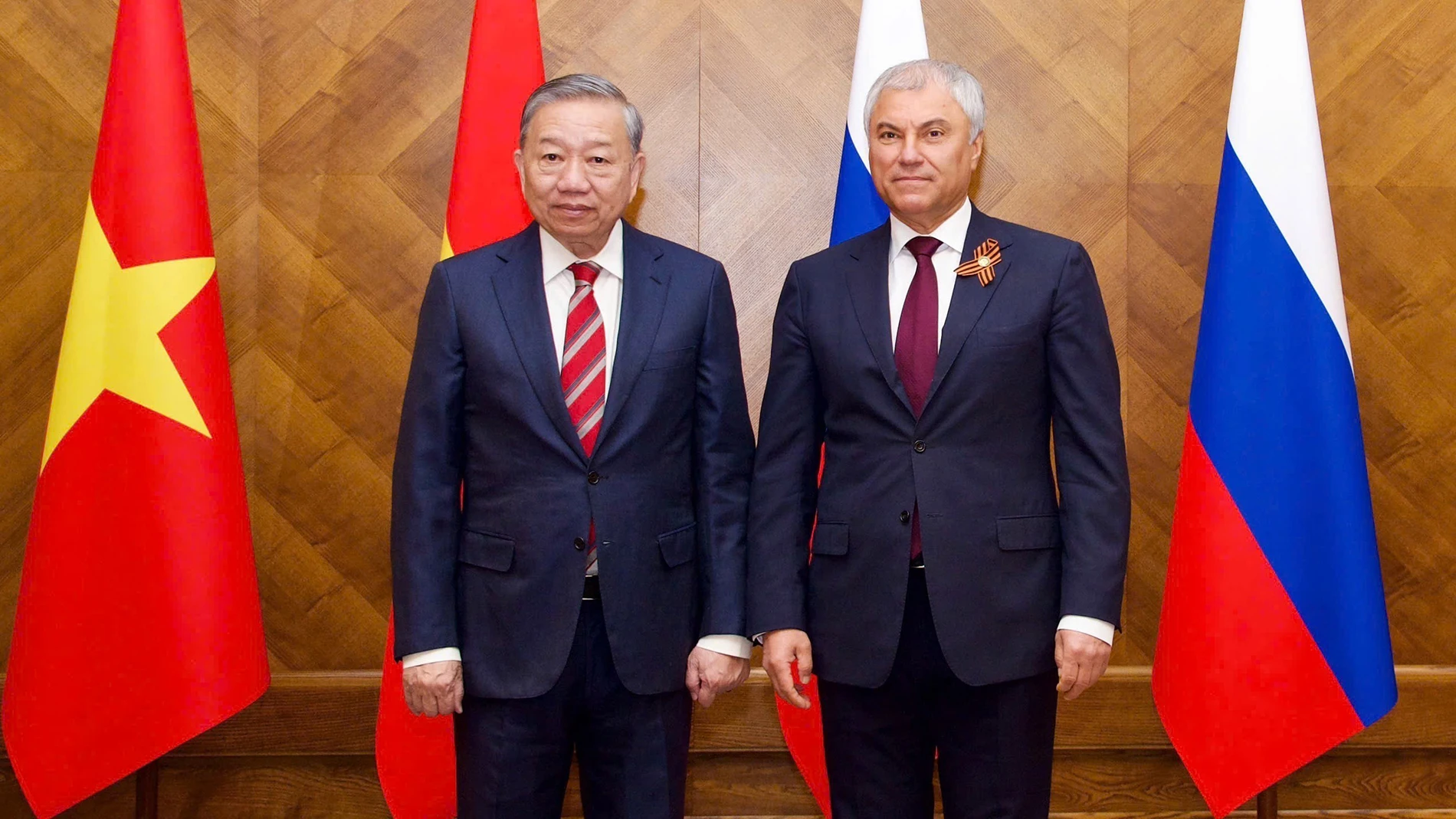 [Ảnh] Tổng Bí thư Tô Lâm hội kiến Chủ tịch Duma Quốc gia Nga Vyacheslav Volodin ảnh 1