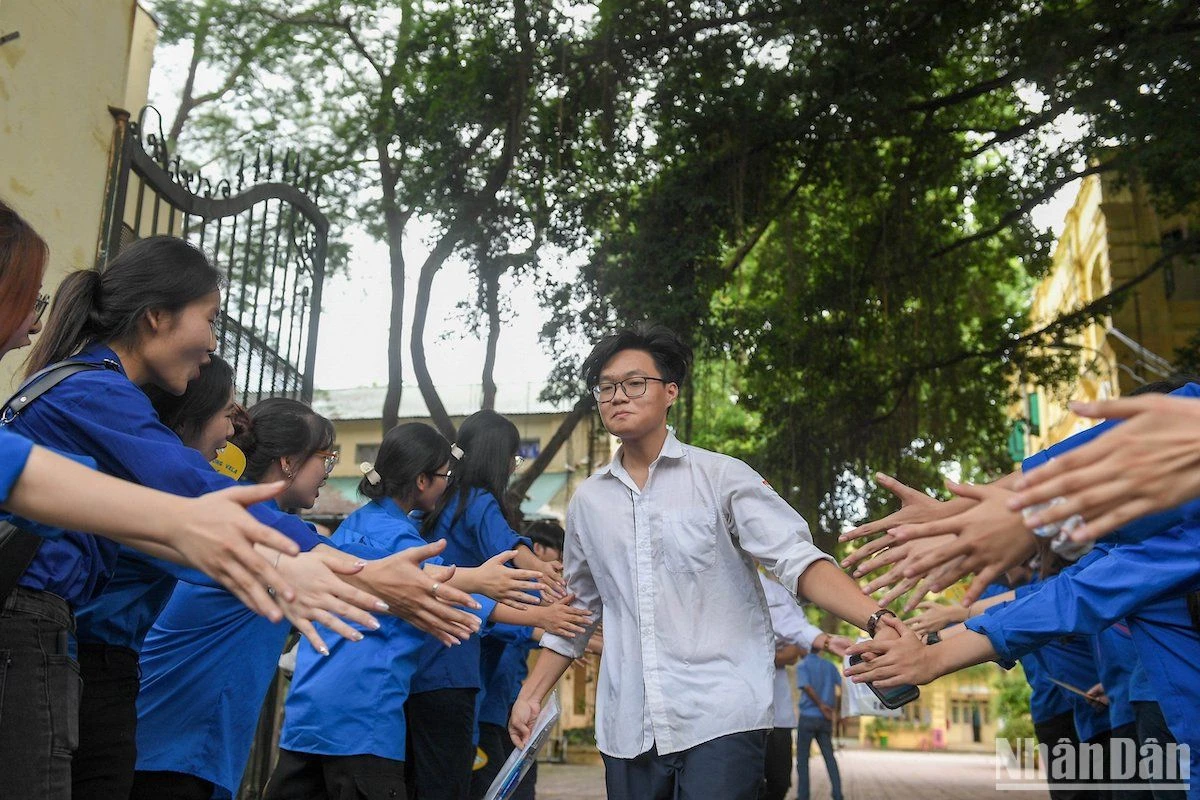 តើកម្រិតនៃការសម្ងាត់របស់រដ្ឋជាសំណួរ និងចម្លើយនៃការប្រឡងសញ្ញាបត្រមធ្យមសិក្សាទុតិយភូមិ ដែលមិនត្រូវបានគេផ្សព្វផ្សាយជាសាធារណៈ? ហើយតើពេលណាដែលរយៈពេលសម្ងាត់បញ្ចប់សម្រាប់សំណួរសាកល្បងពហុជម្រើស?