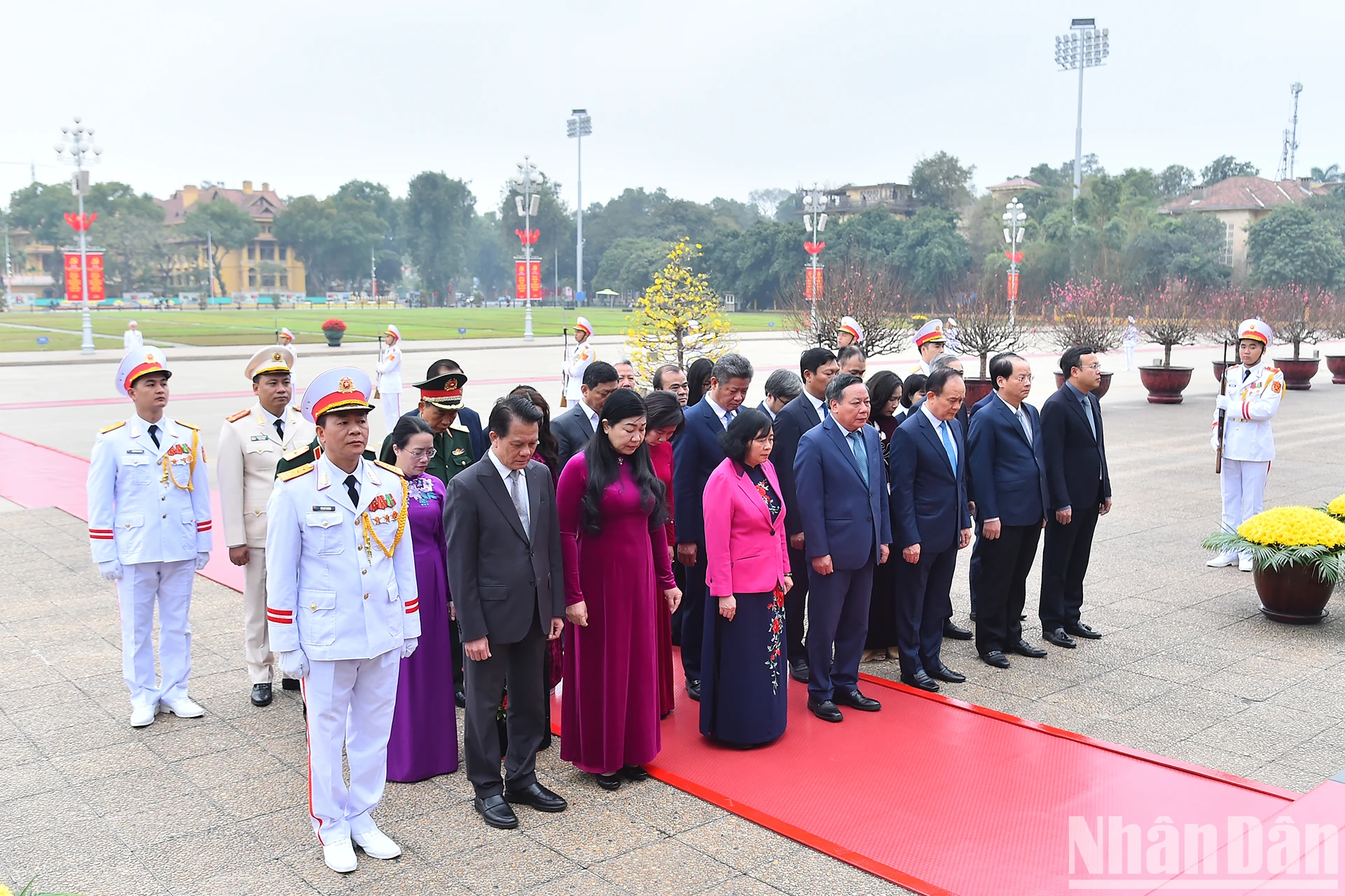 [Ảnh] Các đồng chí lãnh đạo, nguyên lãnh đạo Đảng, Nhà nước vào Lăng viếng Chủ tịch Hồ Chí Minh ảnh 11