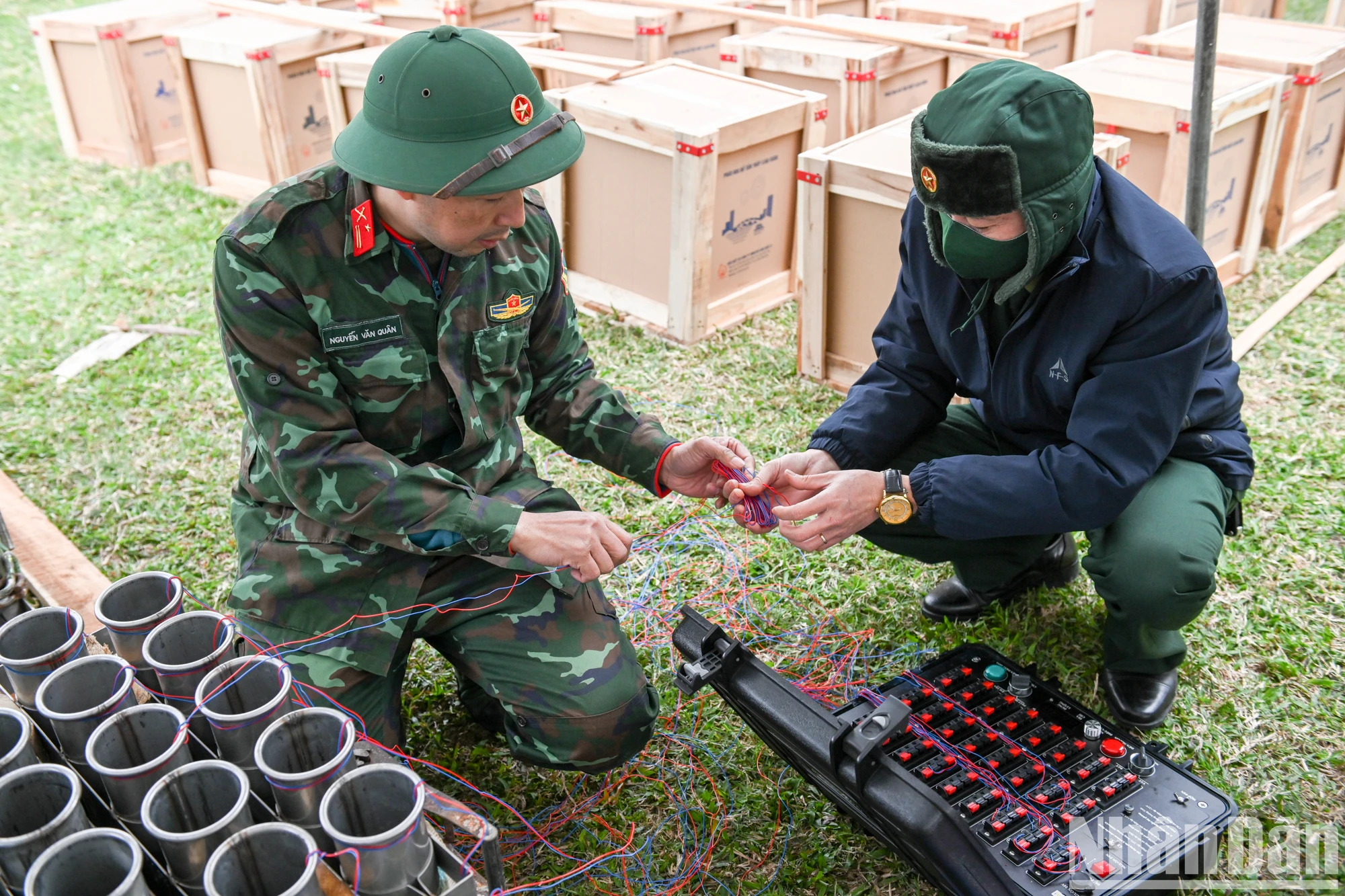 [Ảnh] Bên trong trận địa pháo hoa ở Hà Nội sẵn sàng cho đêm giao thừa ảnh 6