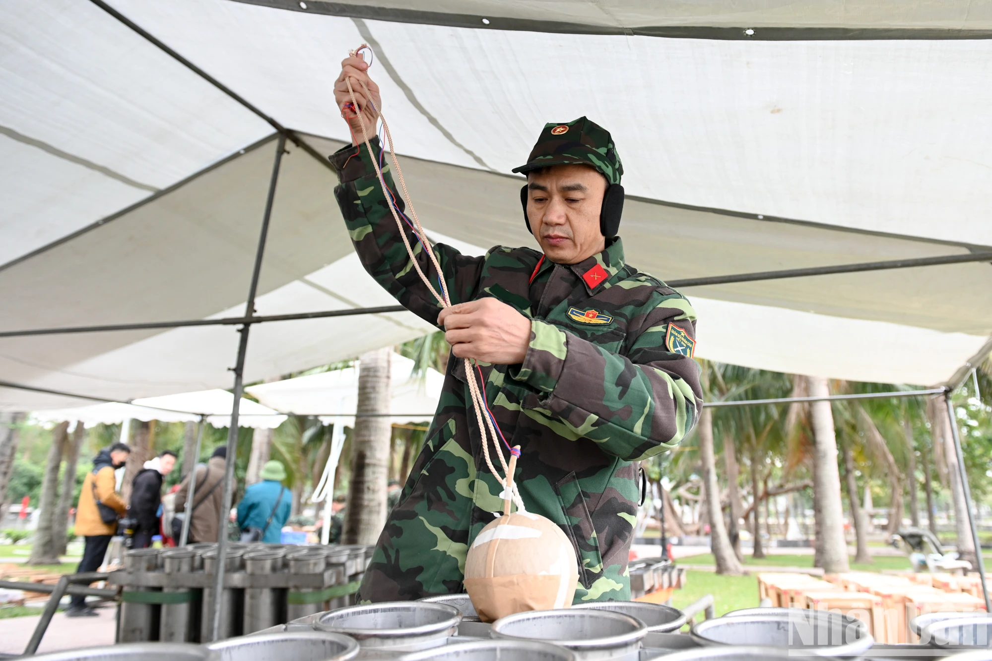 [Ảnh] Bên trong trận địa pháo hoa ở Hà Nội sẵn sàng cho đêm giao thừa ảnh 7