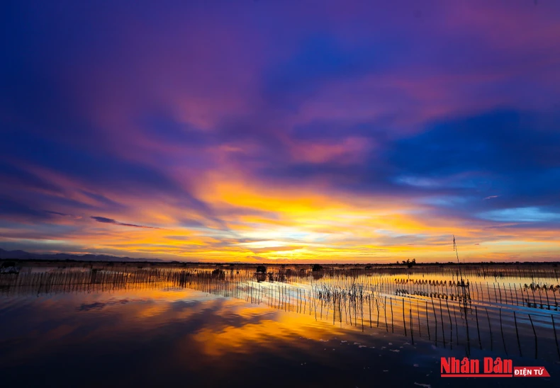 Hoàng hôn tuyệt đẹp trên phá Tam Giang -0