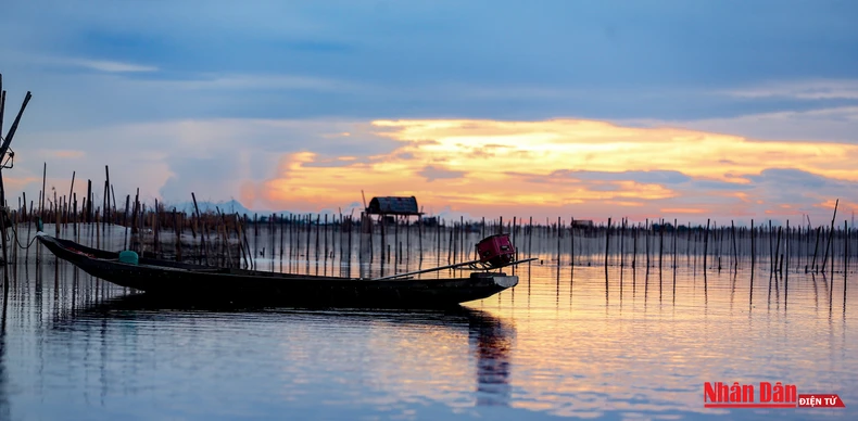 Hoàng hôn tuyệt đẹp trên phá Tam Giang -0