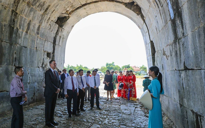 Đại sứ quán Hoa Kỳ hỗ trợ tu sửa thành nhà Hồ -0