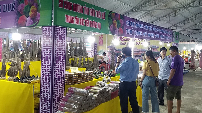 Triển lãm hàng công nghiệp nông thôn tiêu biểu khu vực miền trung - Tây Nguyên -0