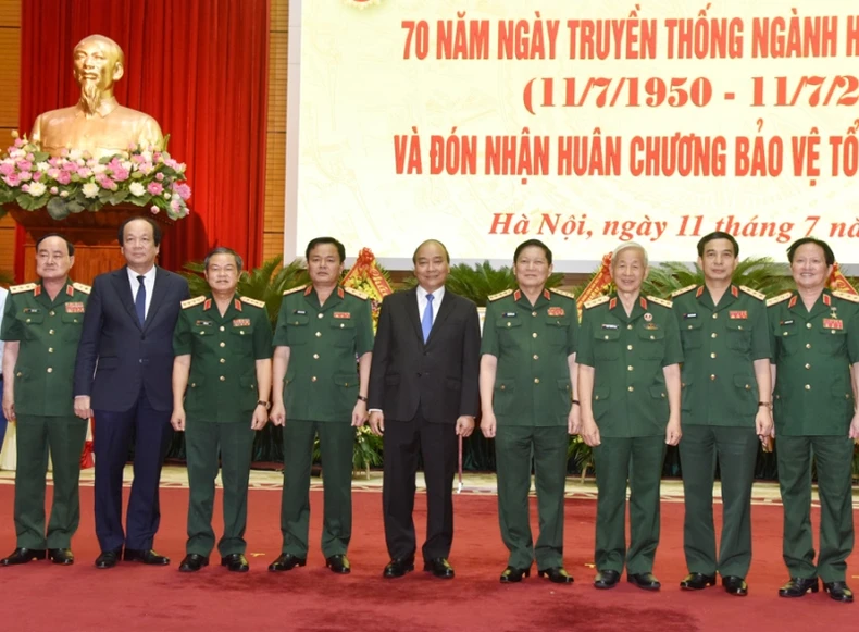 Ngành Hậu cần quân đội nhận Huân chương Bảo vệ Tổ quốc hạng nhất -0