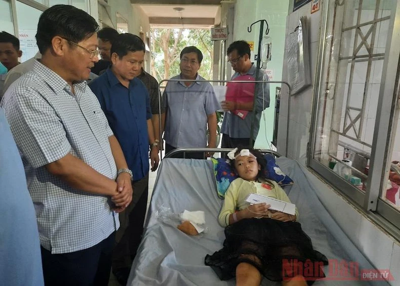 Tai nạn xe khách ở đèo Ngọc Vin: Thêm một người tử vong -0
