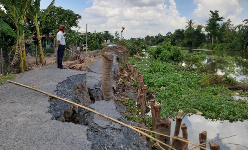 Sạt lở bủa vây miền Tây -0