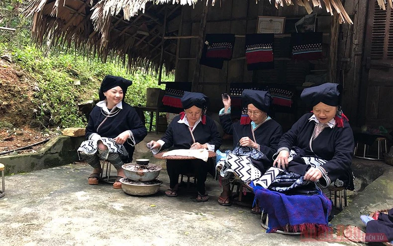 Kỳ 3: Những bản nghèo khởi sắc -0