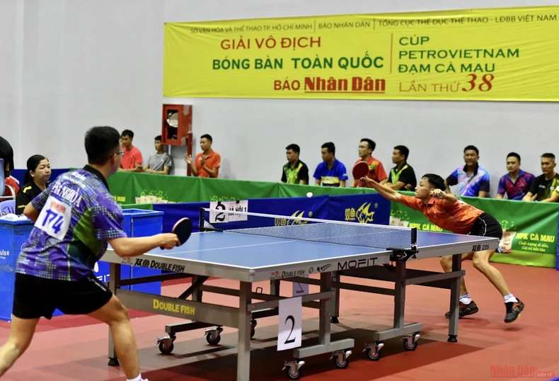 Sôi nổi các trận đấu tại vòng tứ kết nội dung đồng đội -0