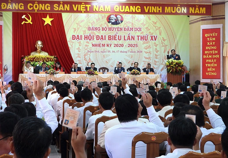 Trực tiếp bầu bí thư cấp ủy huyện ở Cà Mau -0