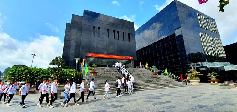 Du lịch Quảng Ninh khởi sắc trở lại -0