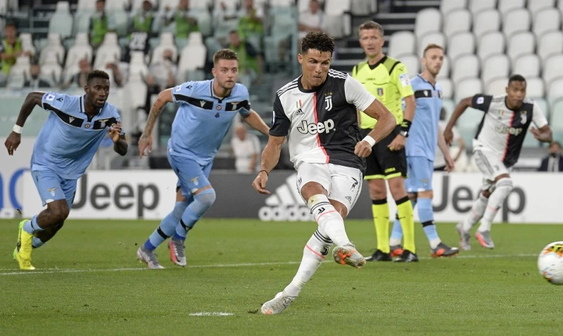 Ronaldo tỏa sáng với cú đúp, Juventus tiến sát chức vô địch Serie A -0